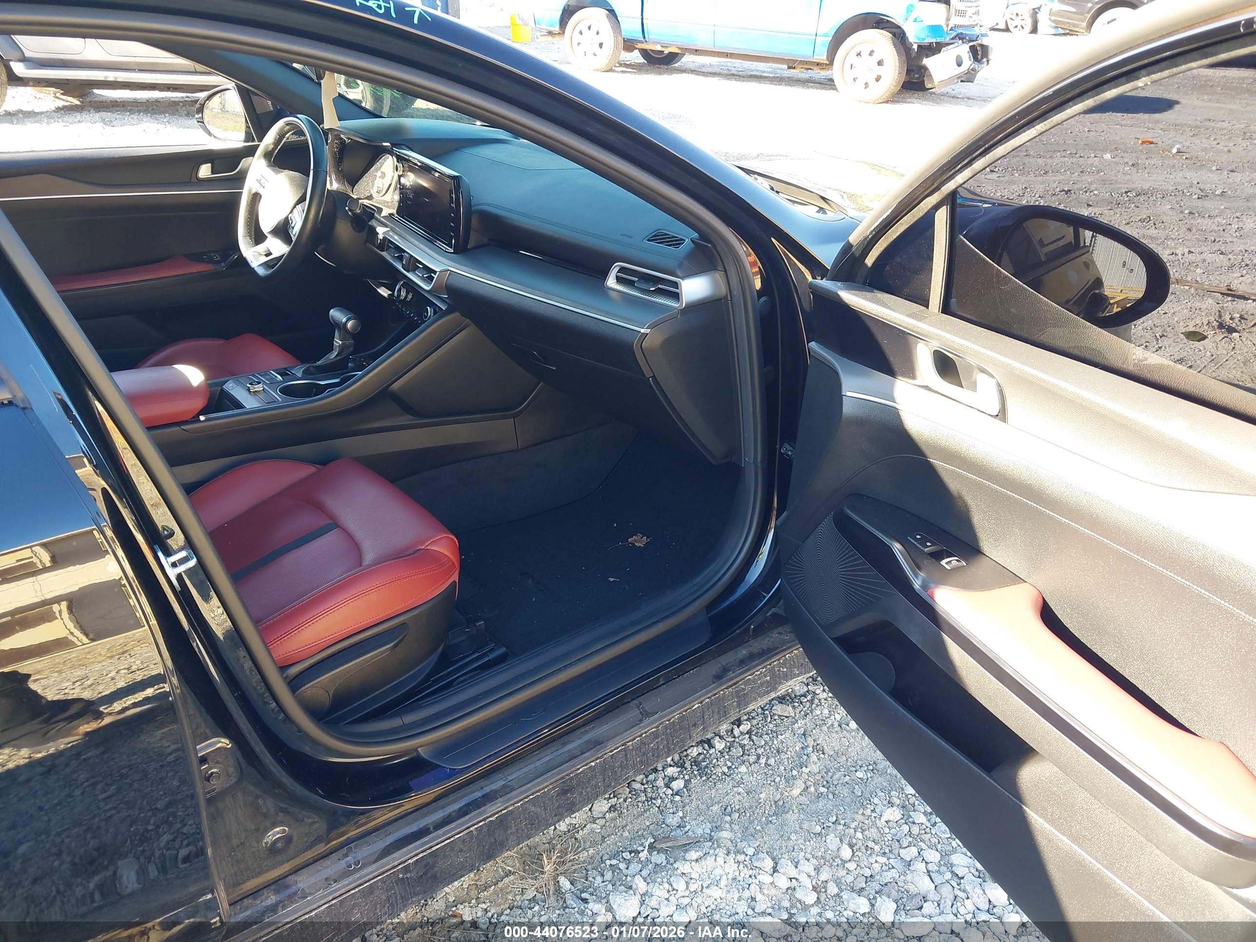 KIA K5 image 5