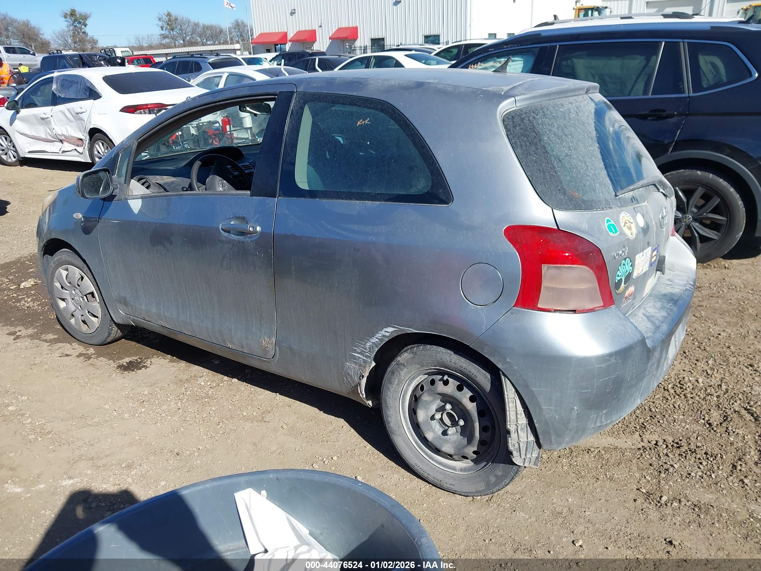 TOYOTA YARIS image 3