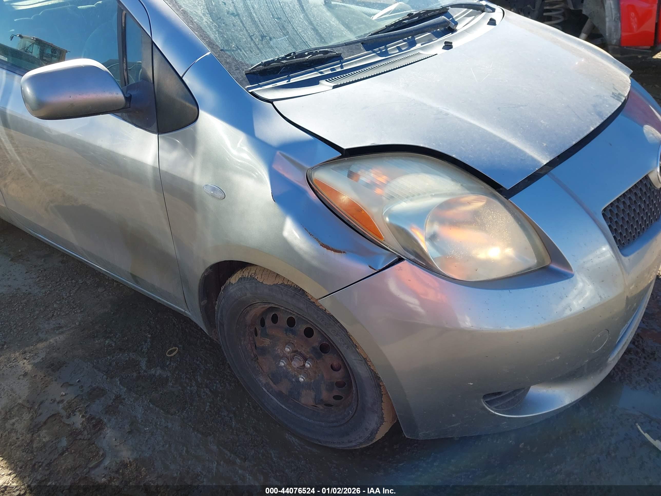 TOYOTA YARIS image 6