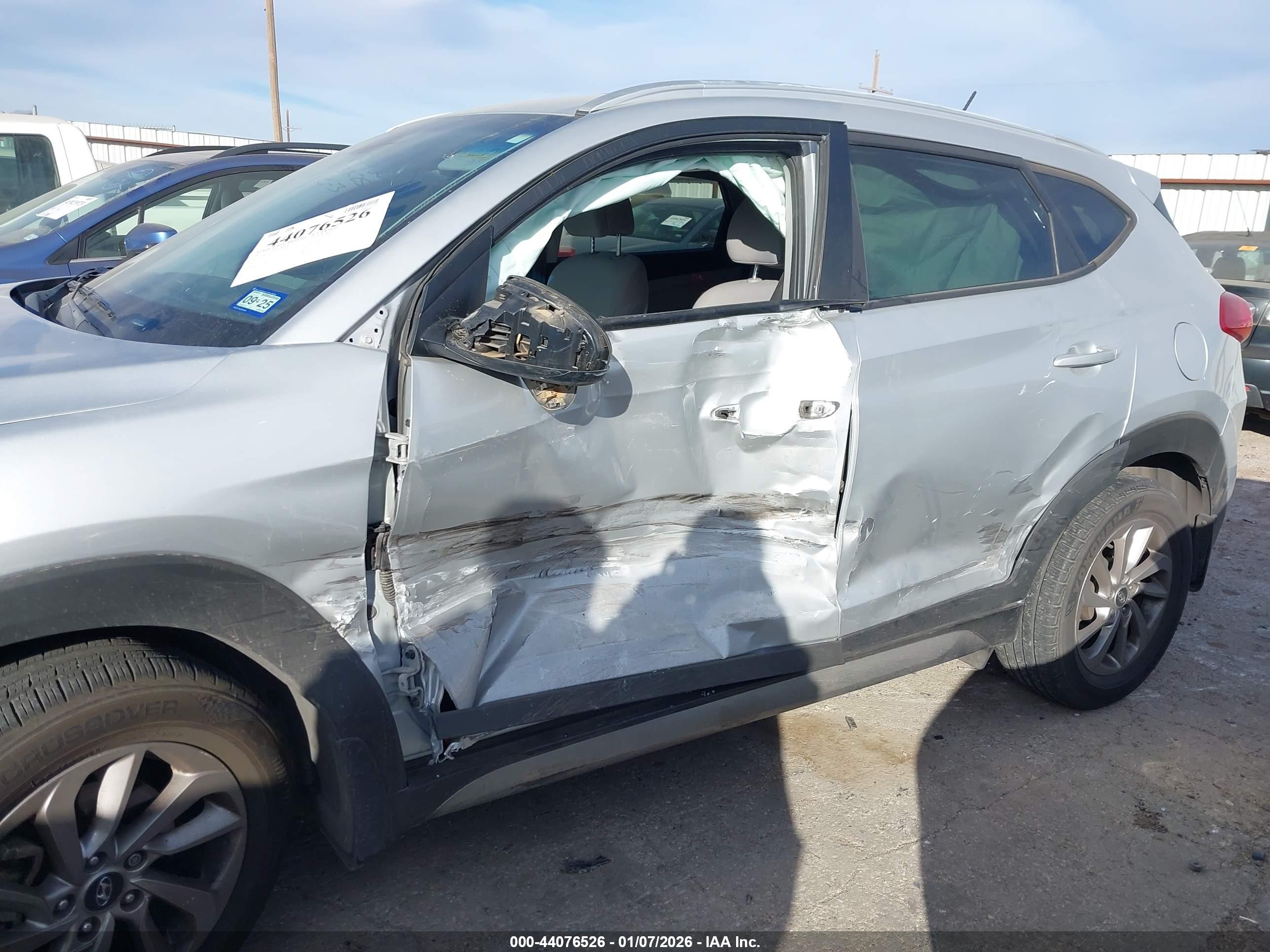 HYUNDAI TUCSON image 6