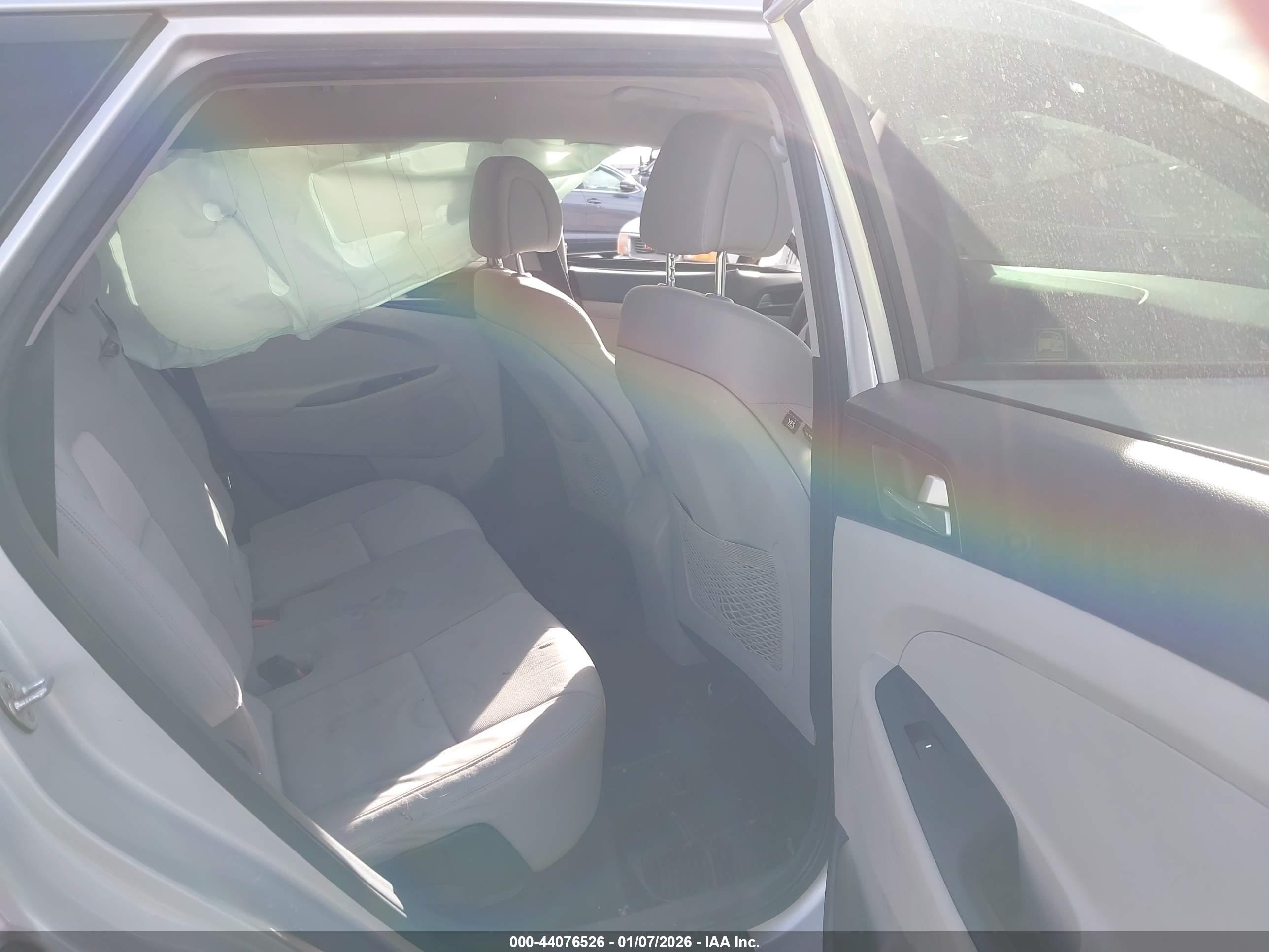 HYUNDAI TUCSON image 8