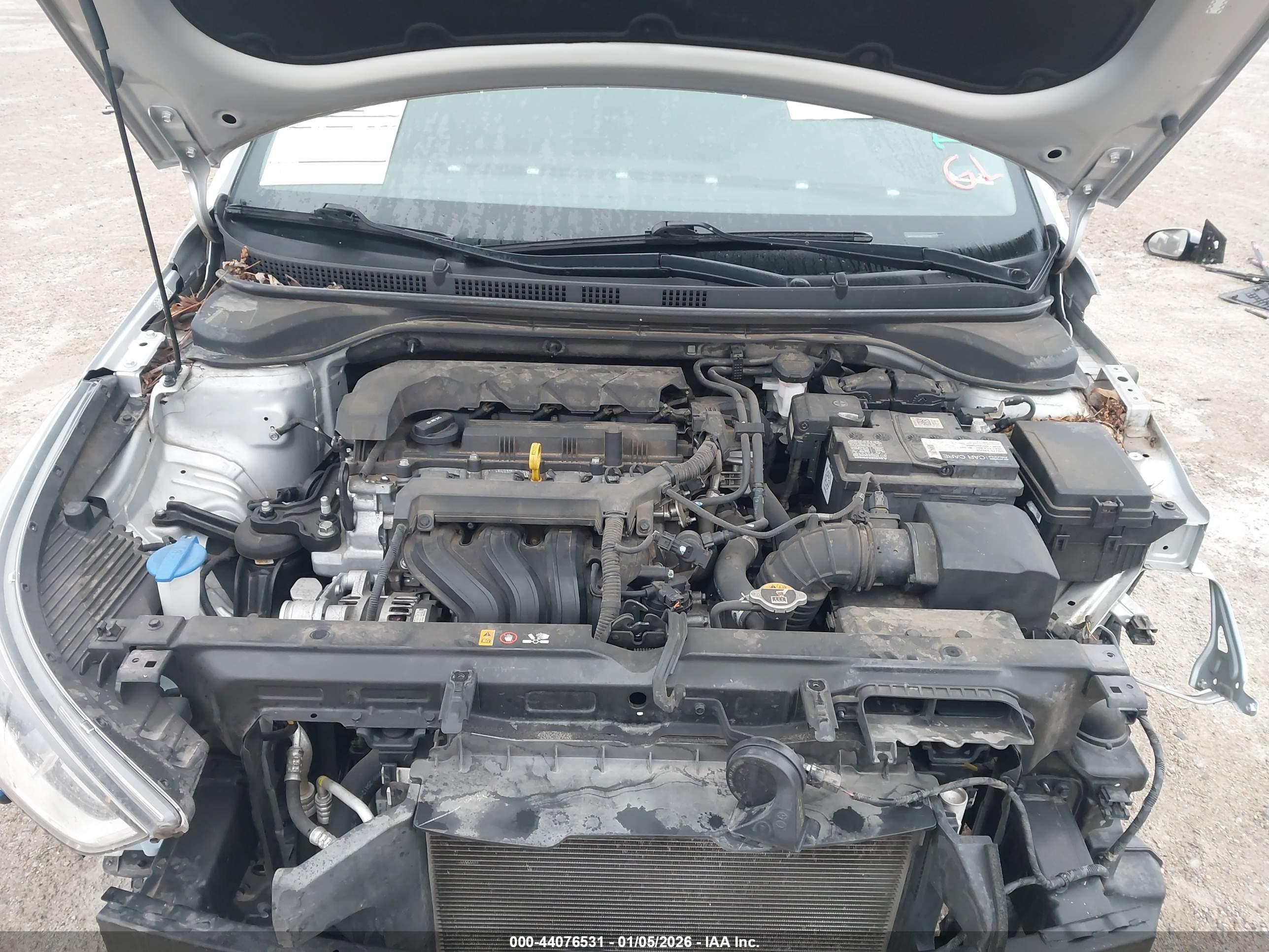 HYUNDAI ACCENT image 10