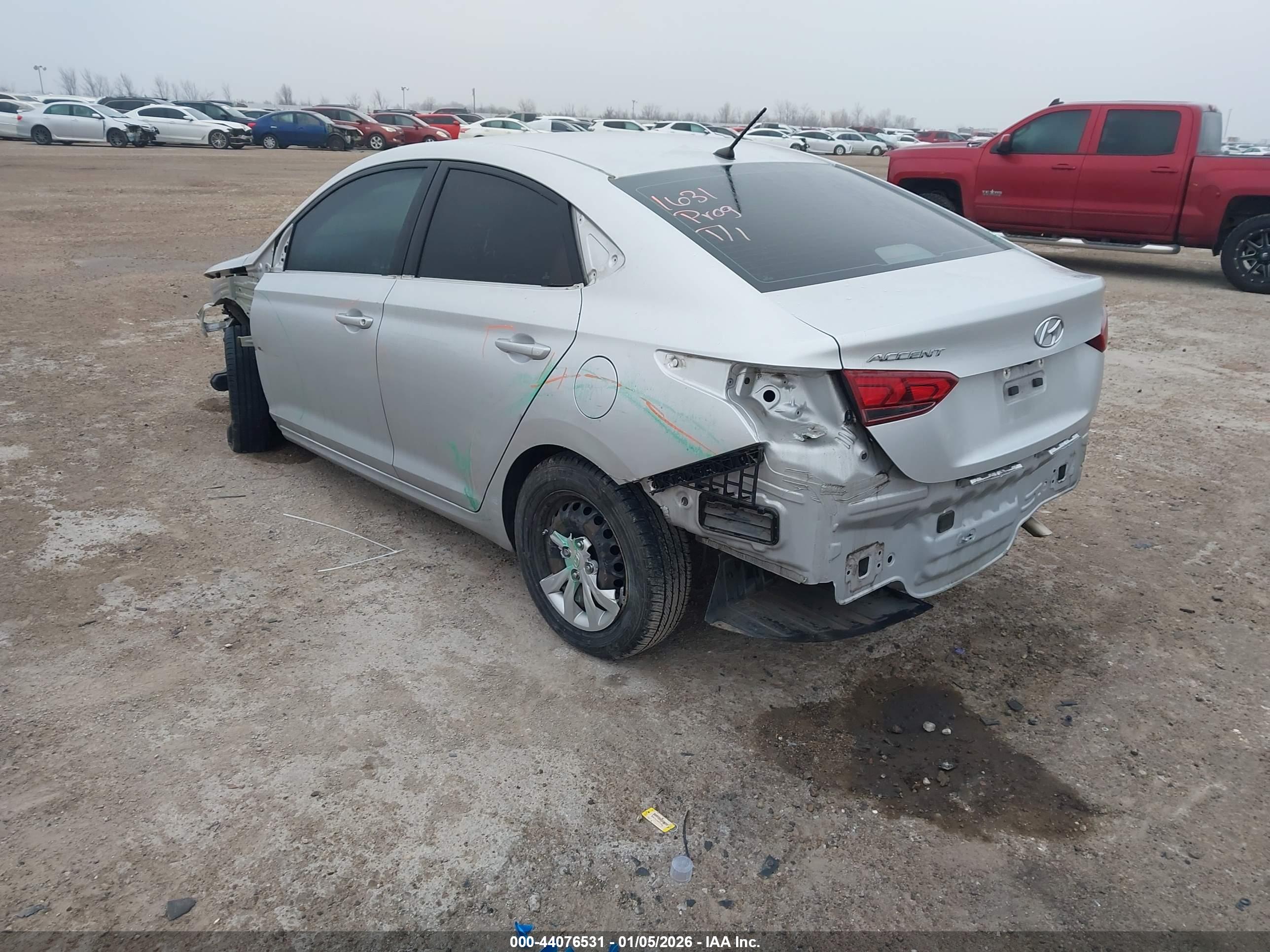 HYUNDAI ACCENT image 3