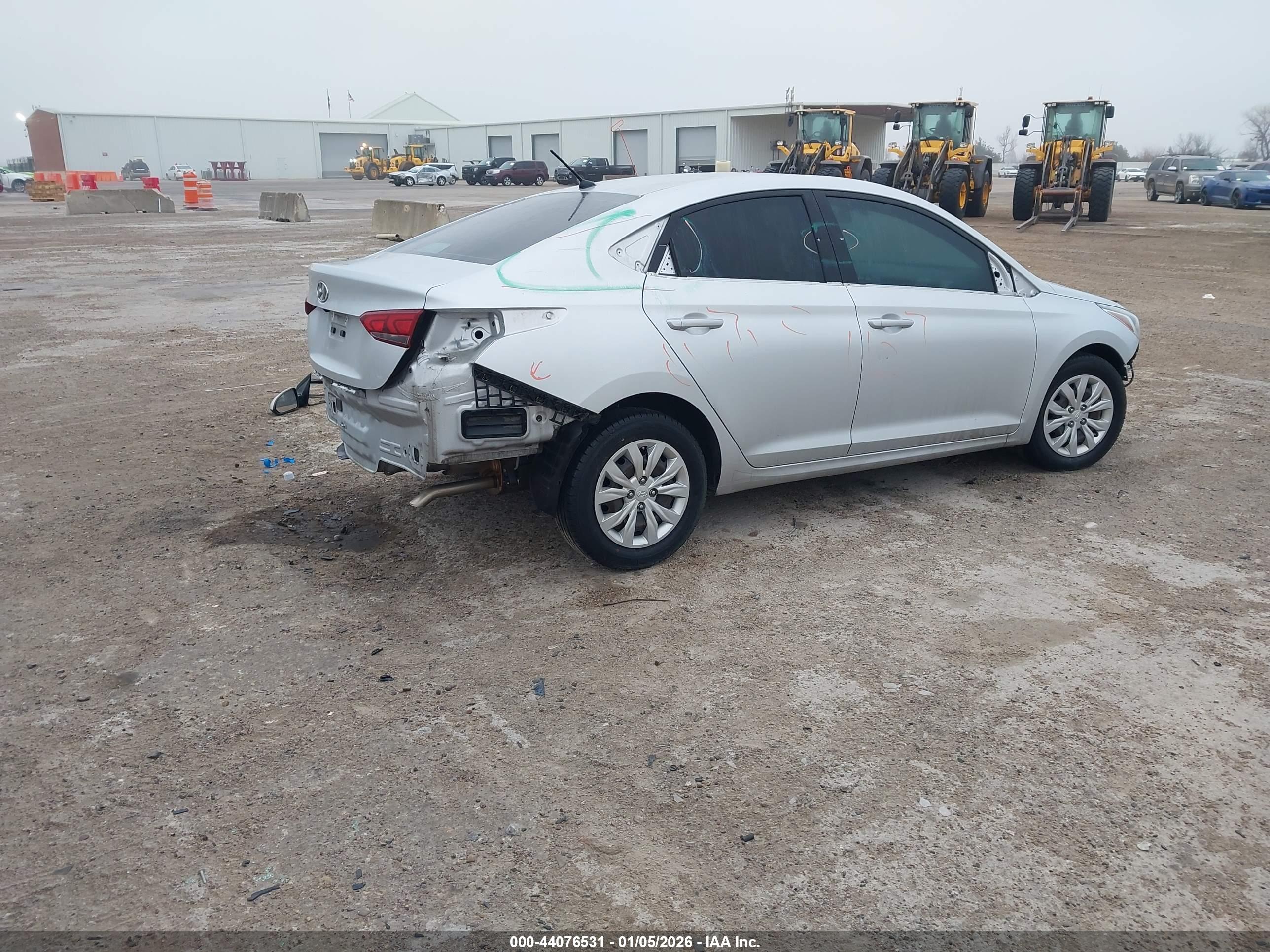HYUNDAI ACCENT image 4