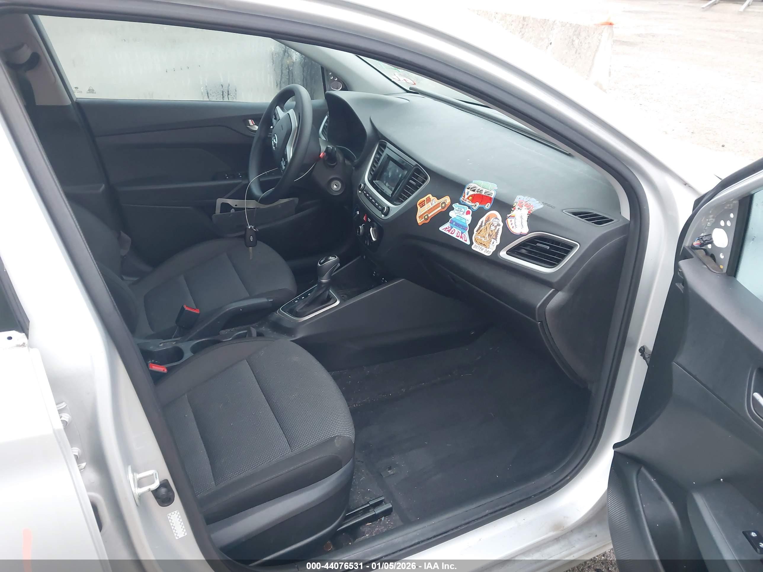 HYUNDAI ACCENT image 5