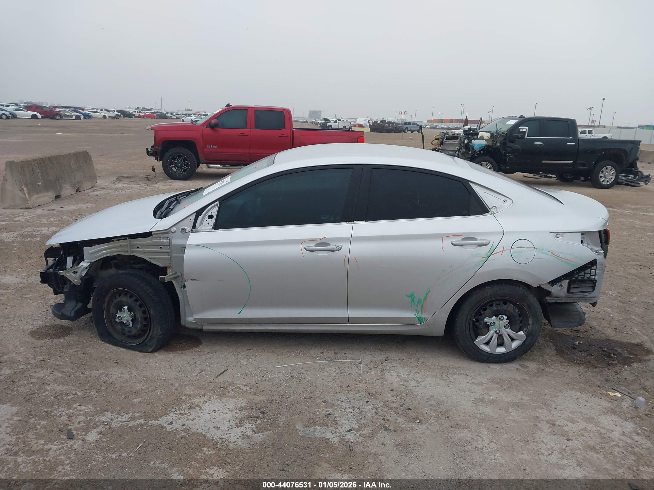 HYUNDAI ACCENT image 6