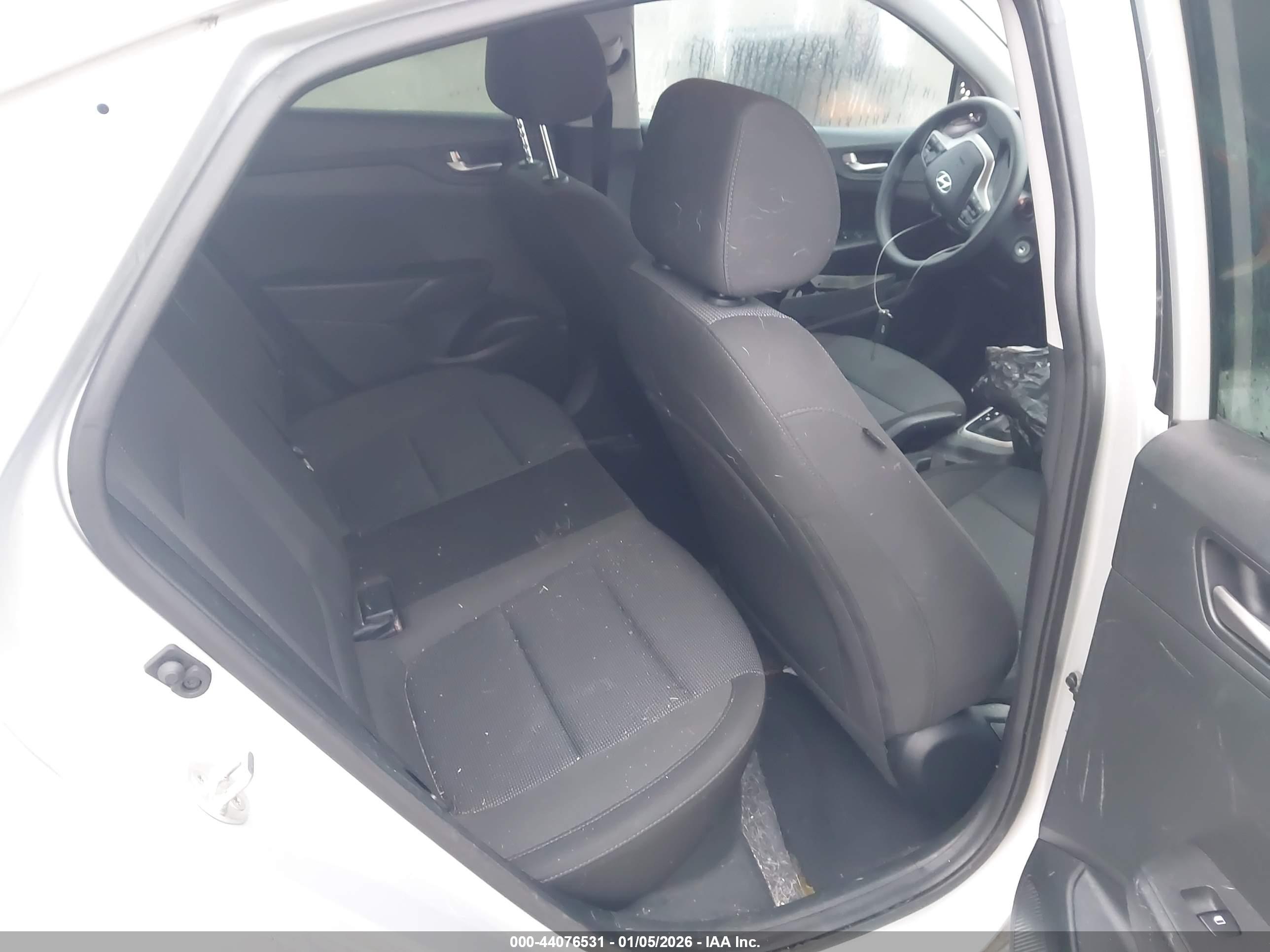 HYUNDAI ACCENT image 8