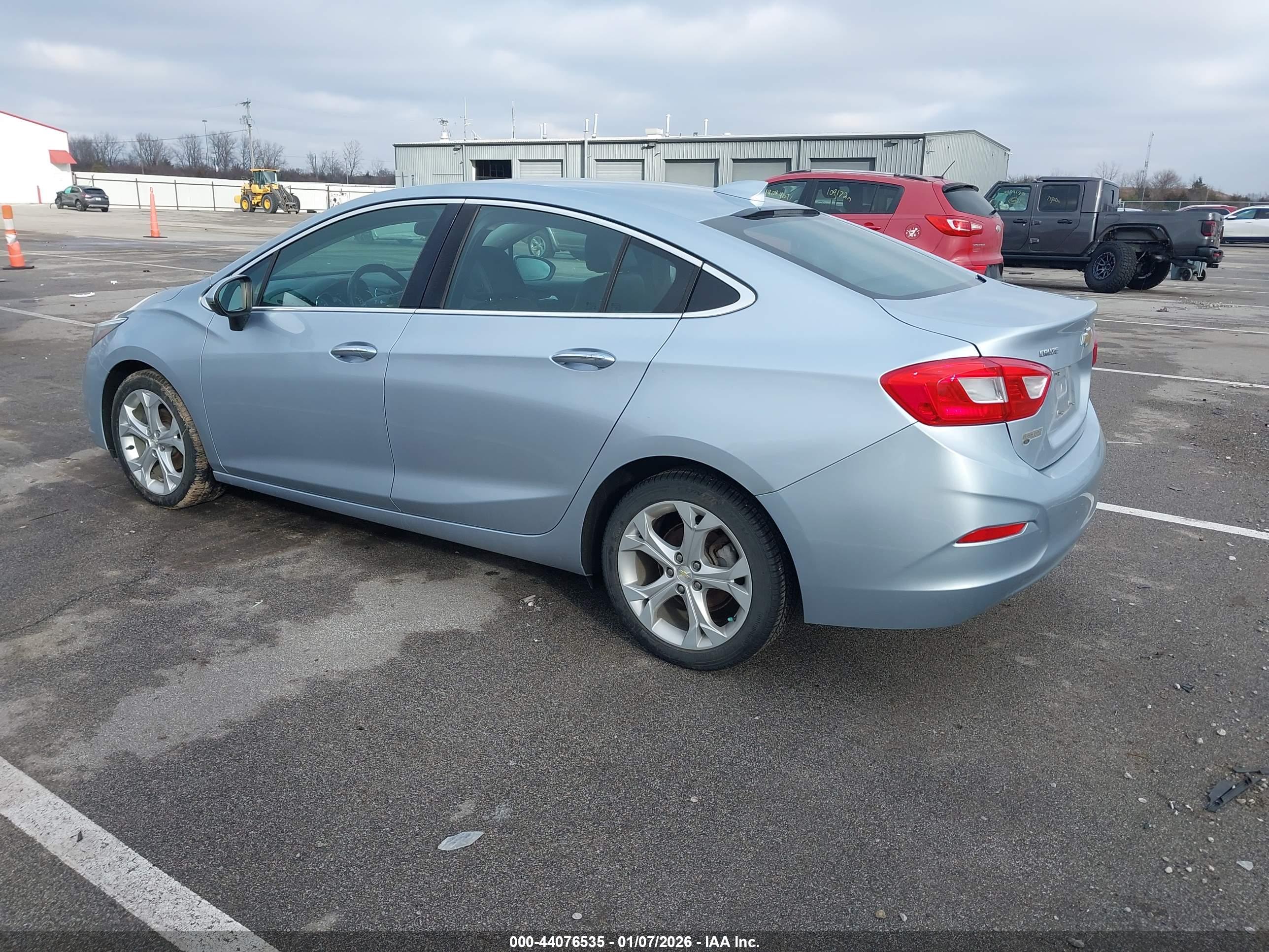 CHEVROLET CRUZE image 3