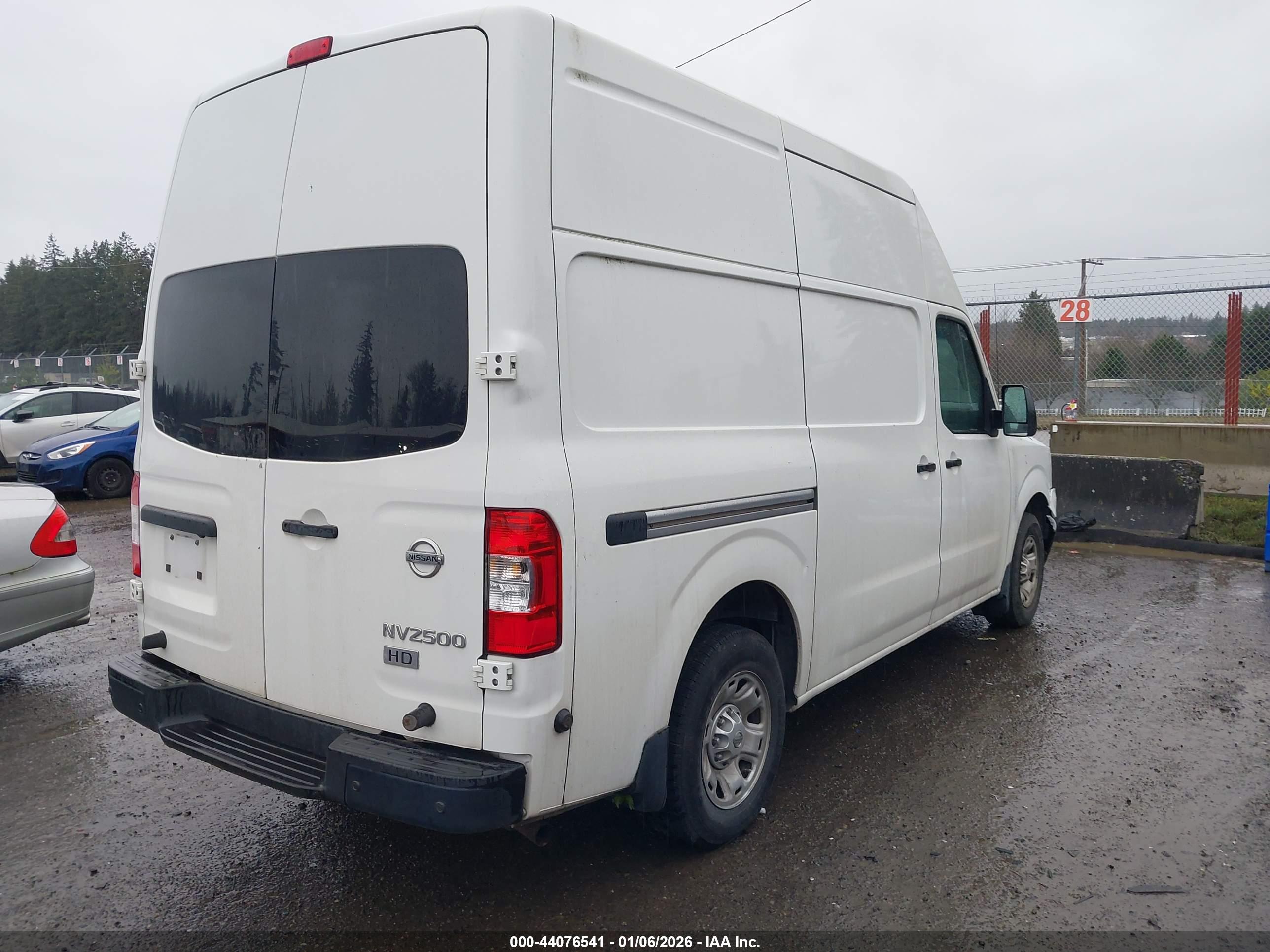 NISSAN NV image 4