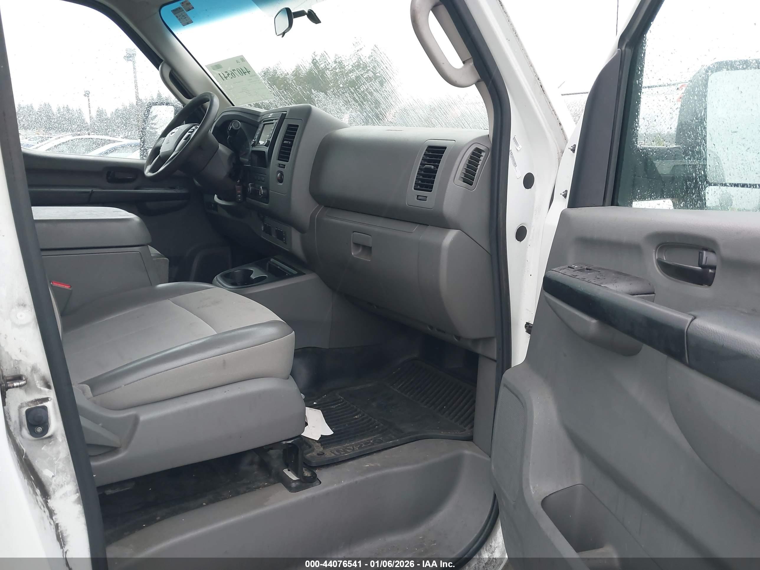 NISSAN NV image 5