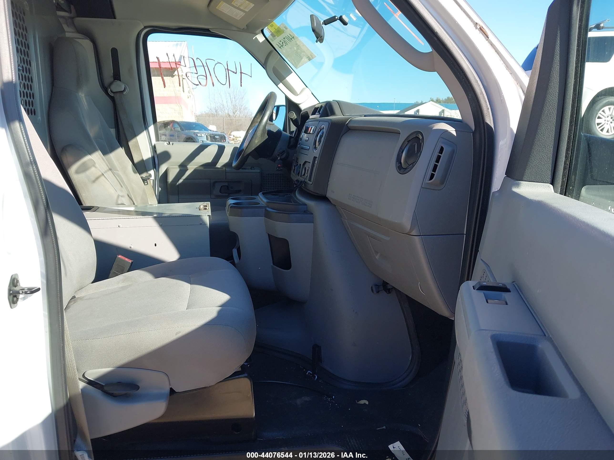 FORD E-250 image 5