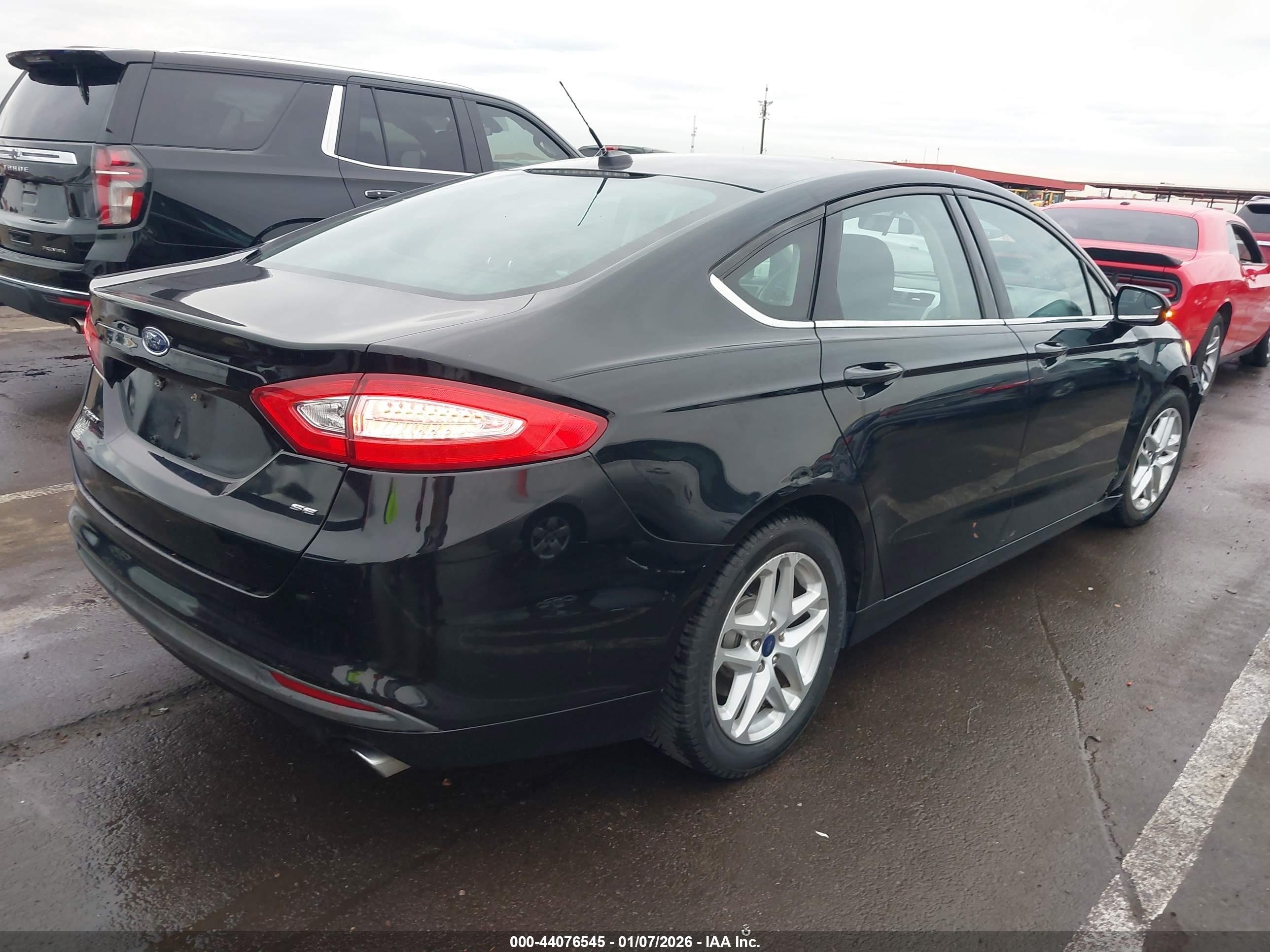 FORD FUSION image 4