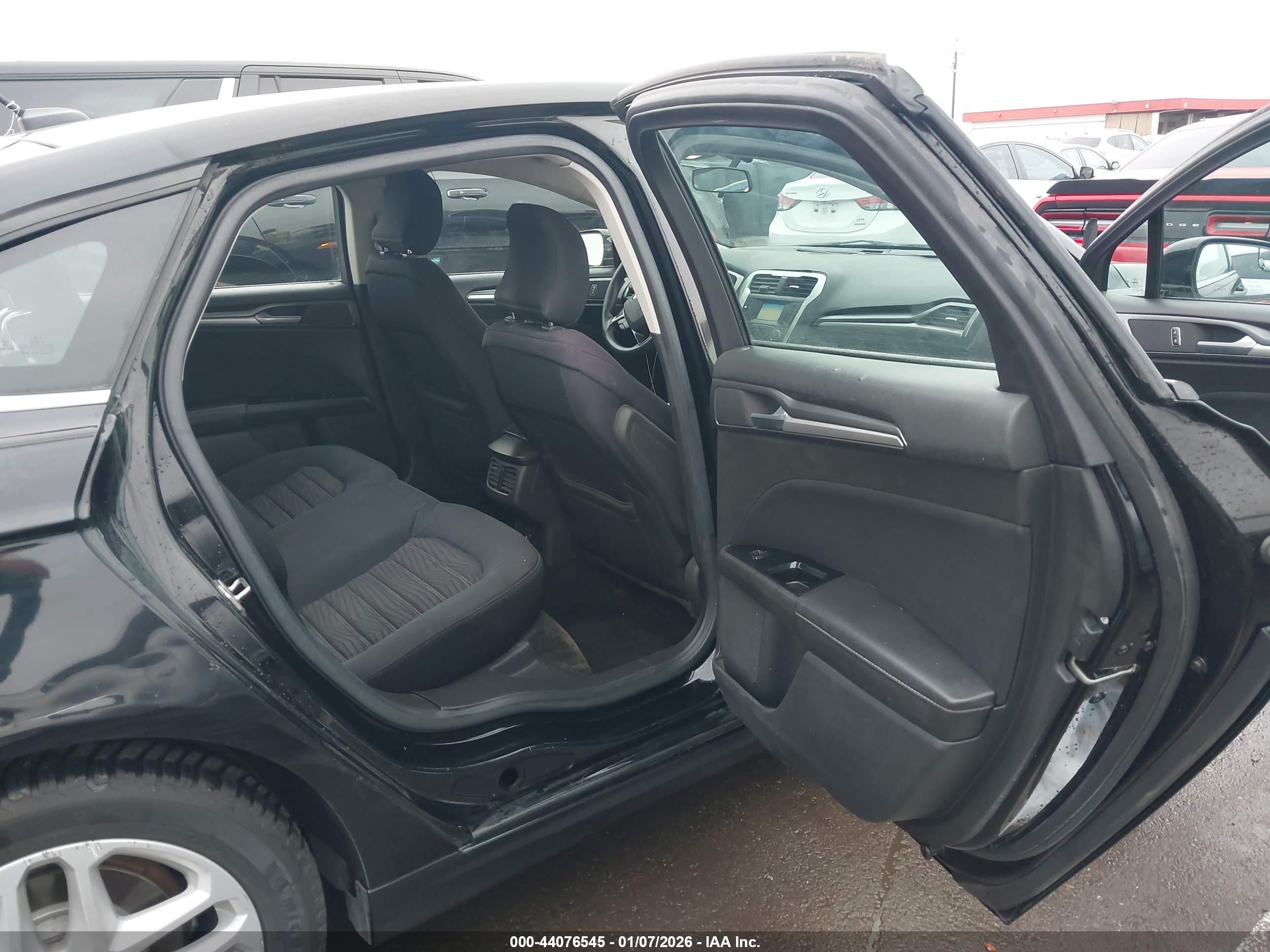 FORD FUSION image 8