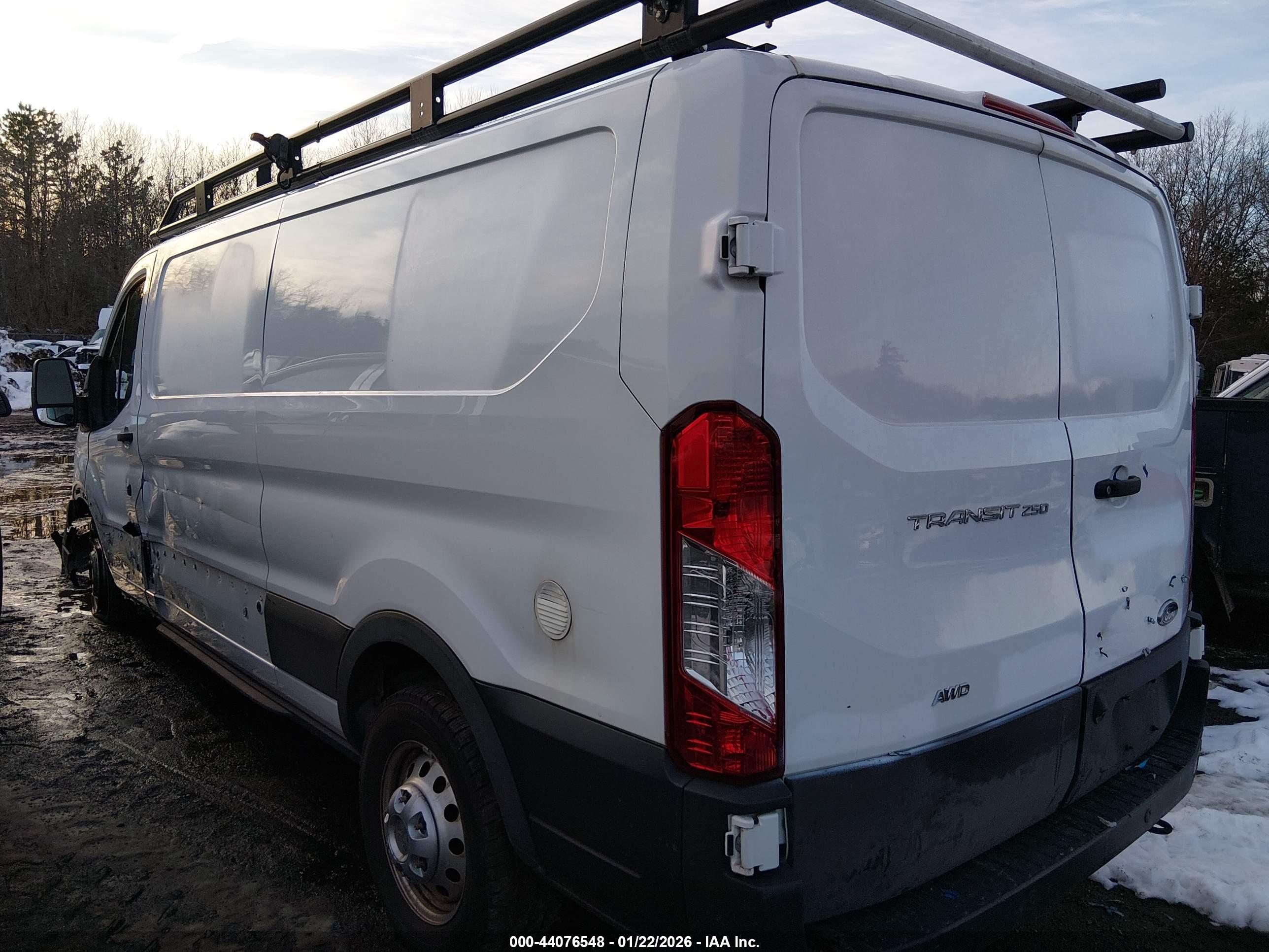 FORD TRANSIT-250 image 3