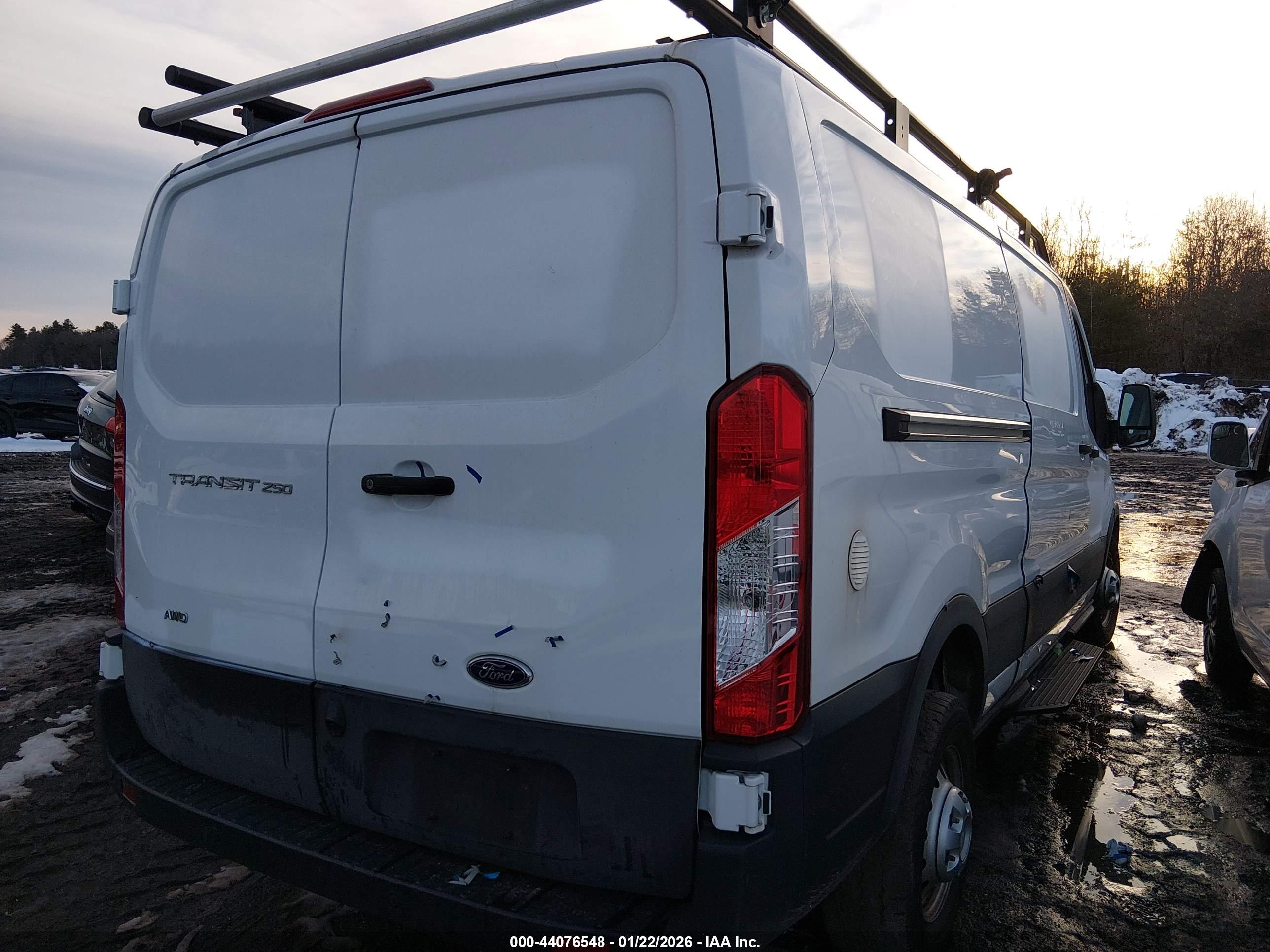 FORD TRANSIT-250 image 4