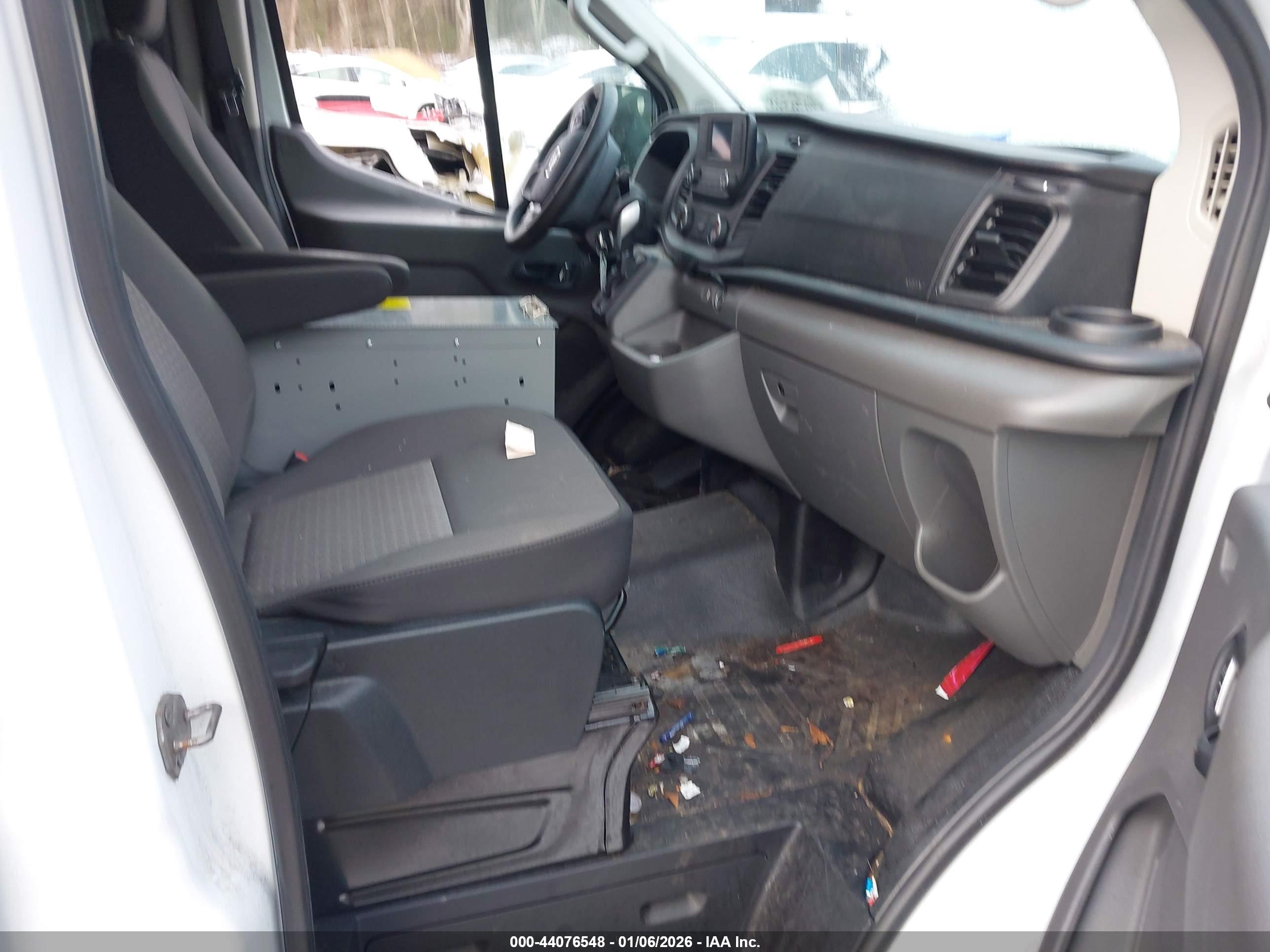 FORD TRANSIT-250 image 5