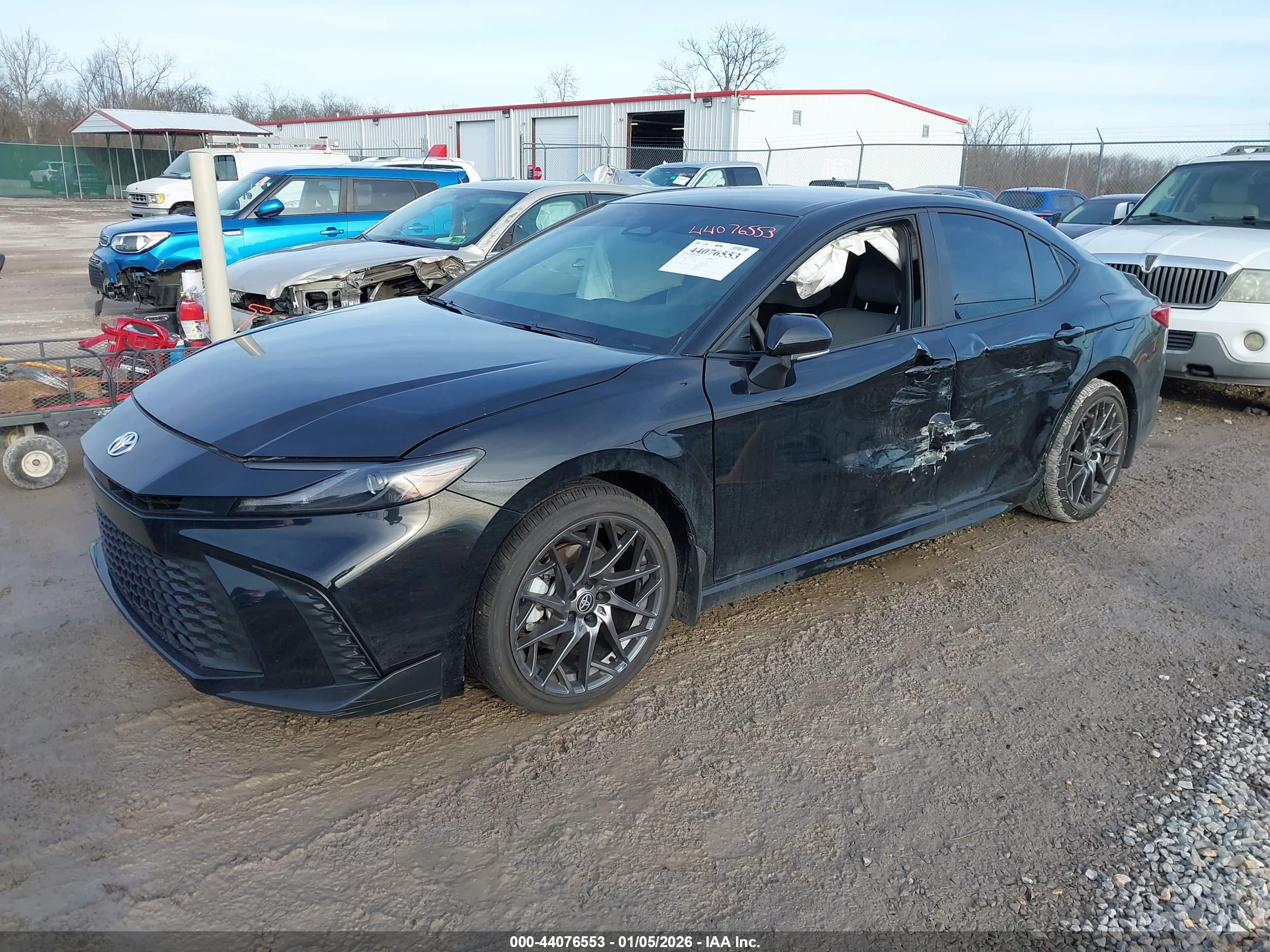 TOYOTA CAMRY image 2