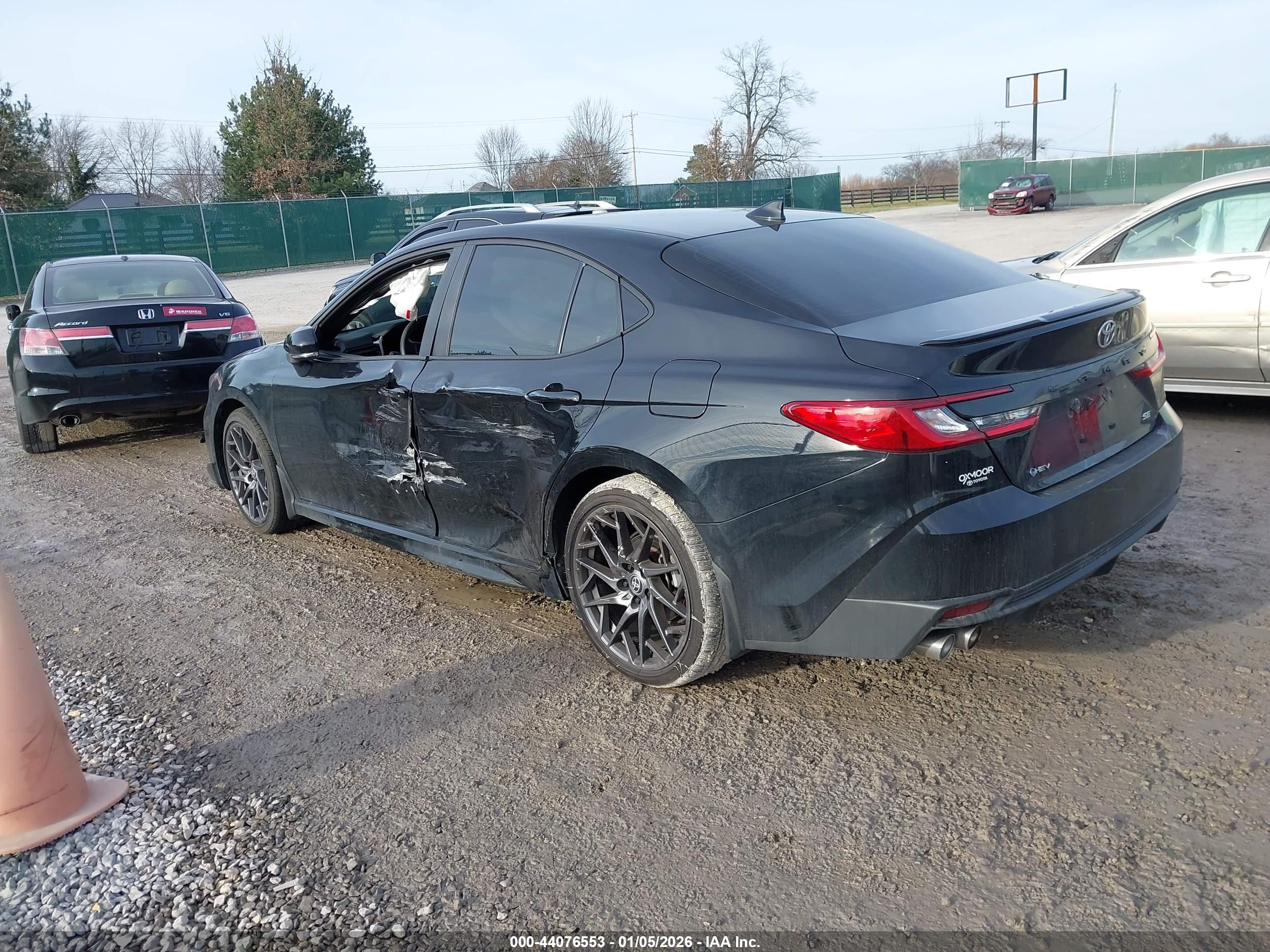 TOYOTA CAMRY image 3