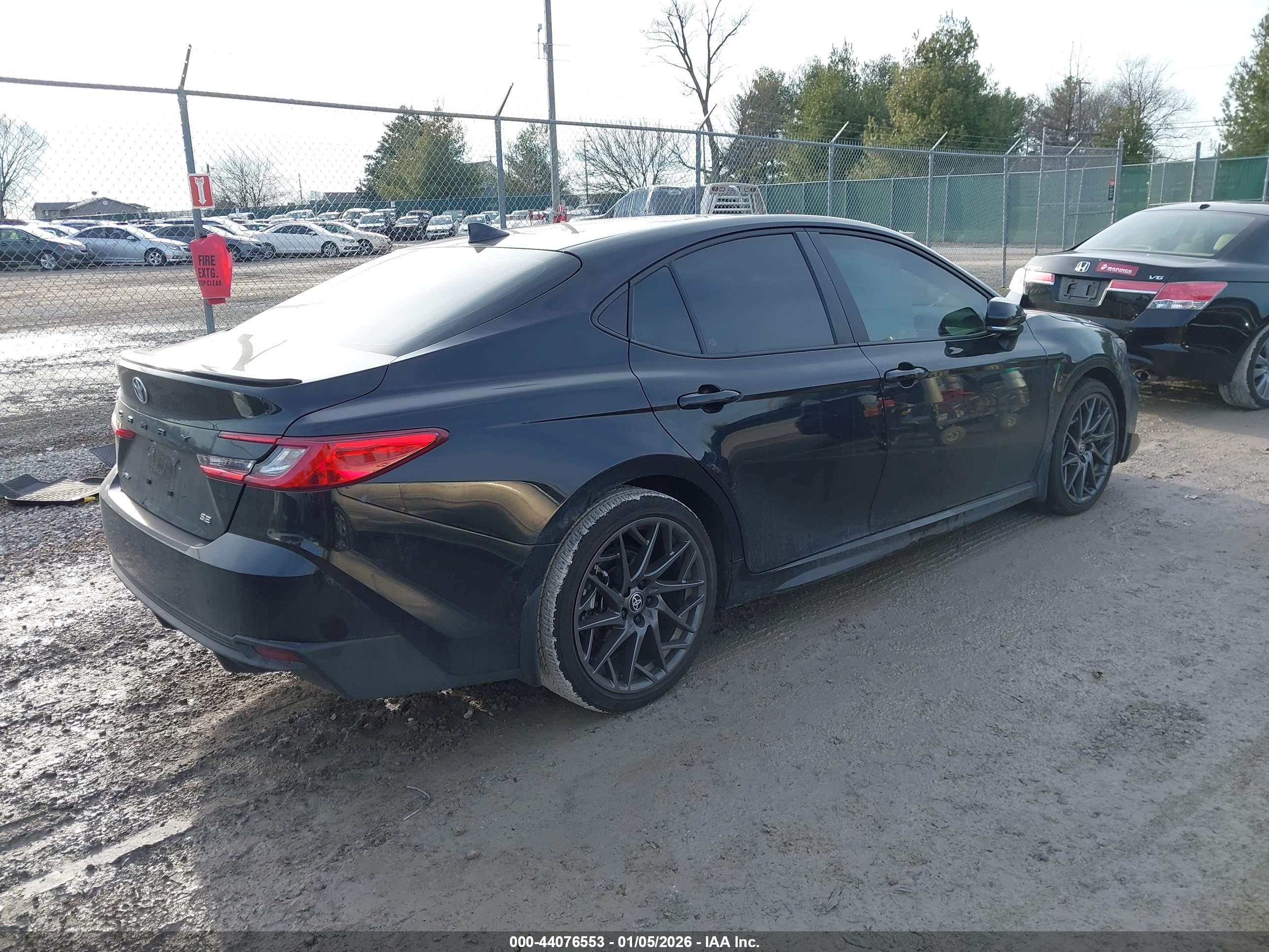 TOYOTA CAMRY image 4