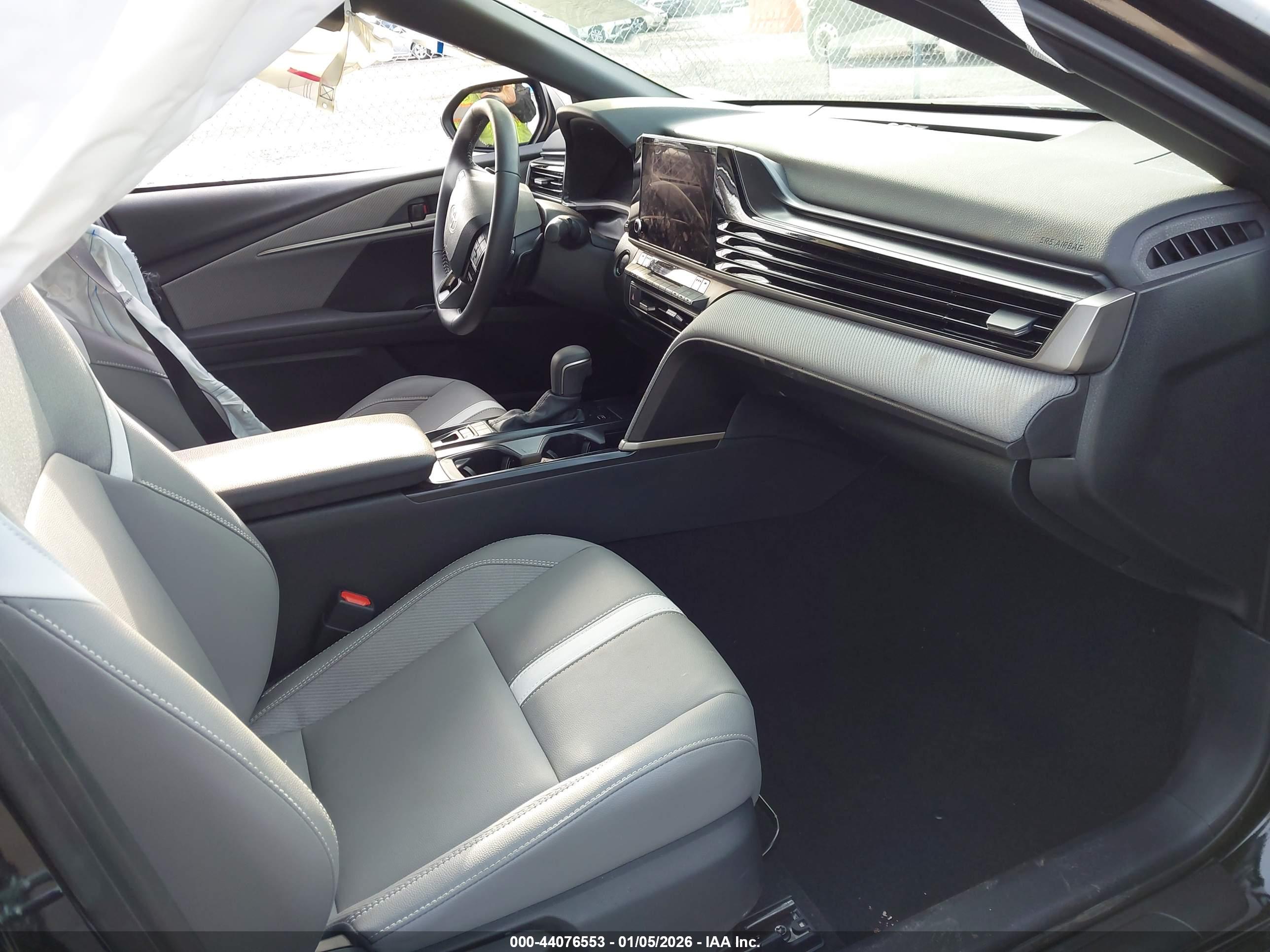 TOYOTA CAMRY image 5
