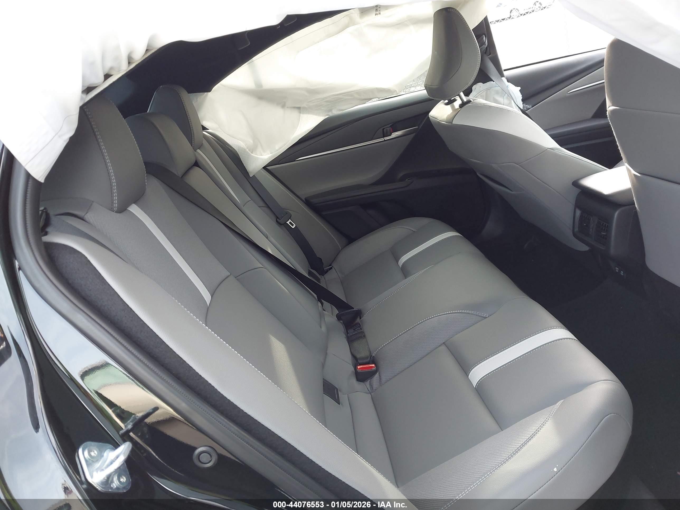 TOYOTA CAMRY image 8
