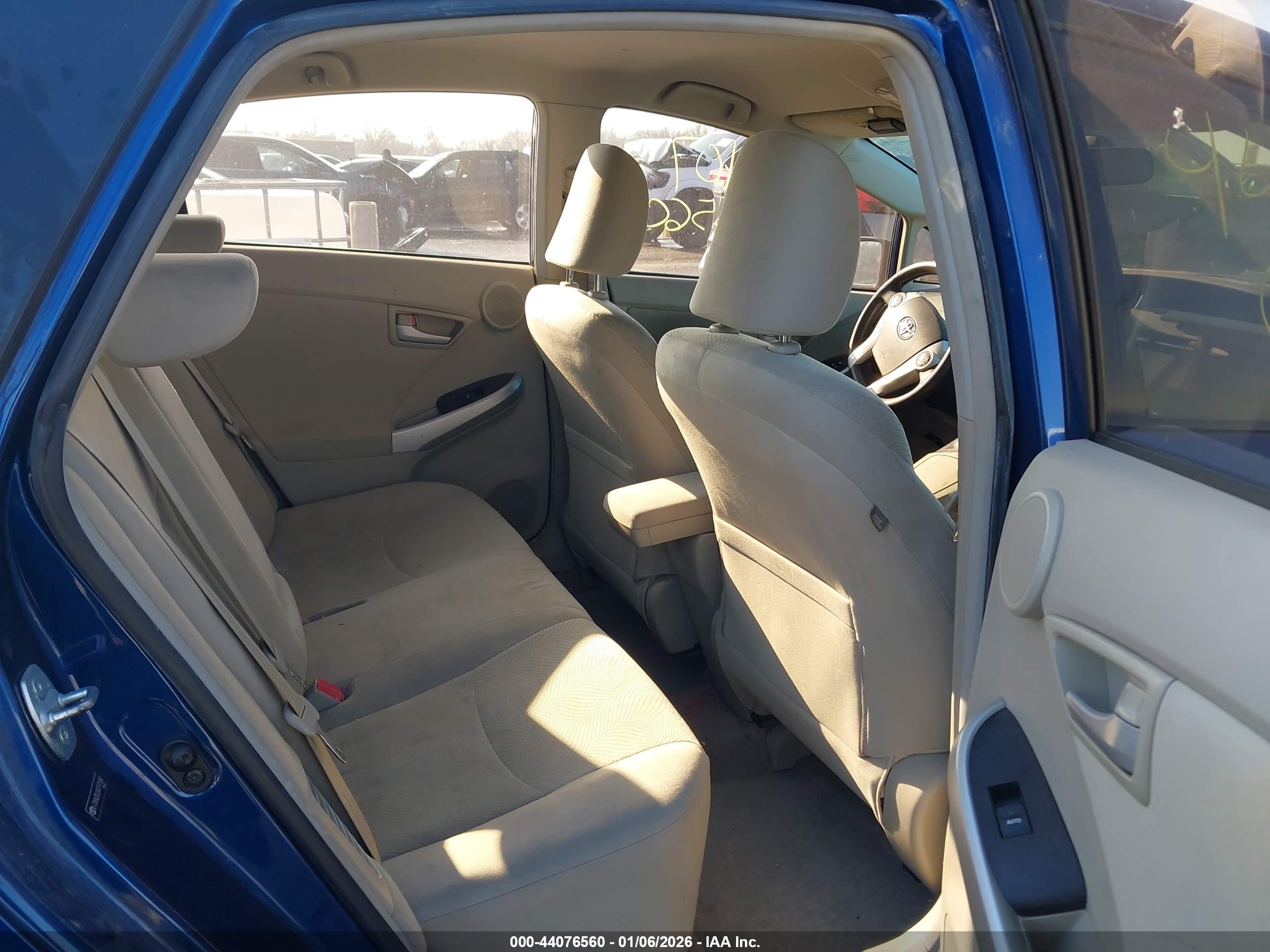 TOYOTA PRIUS image 8