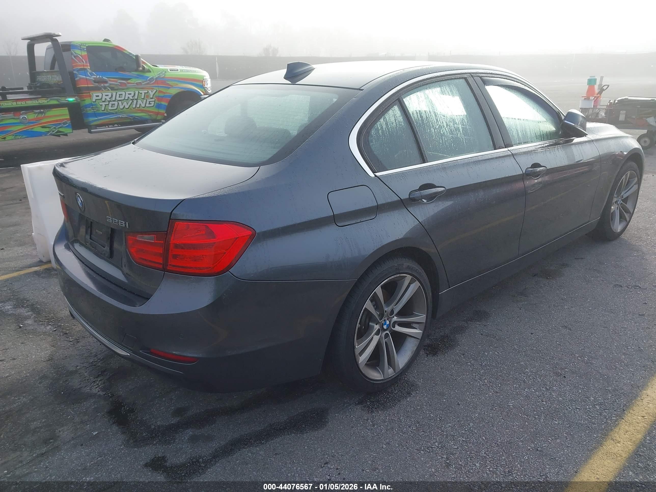 BMW 328I image 4