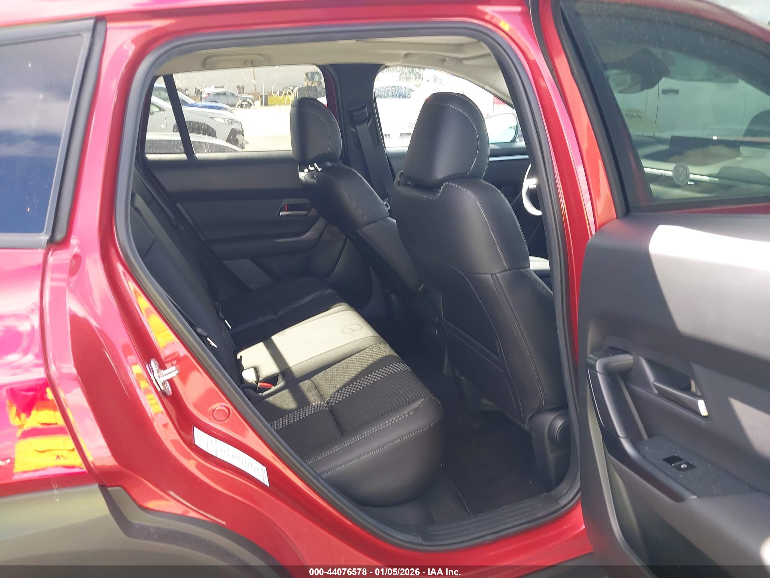 MAZDA CX-50 image 8