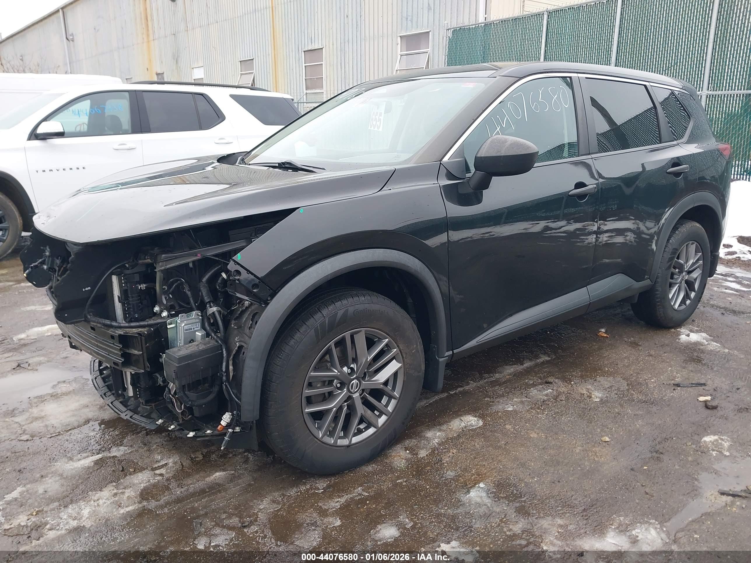 NISSAN ROGUE image 2