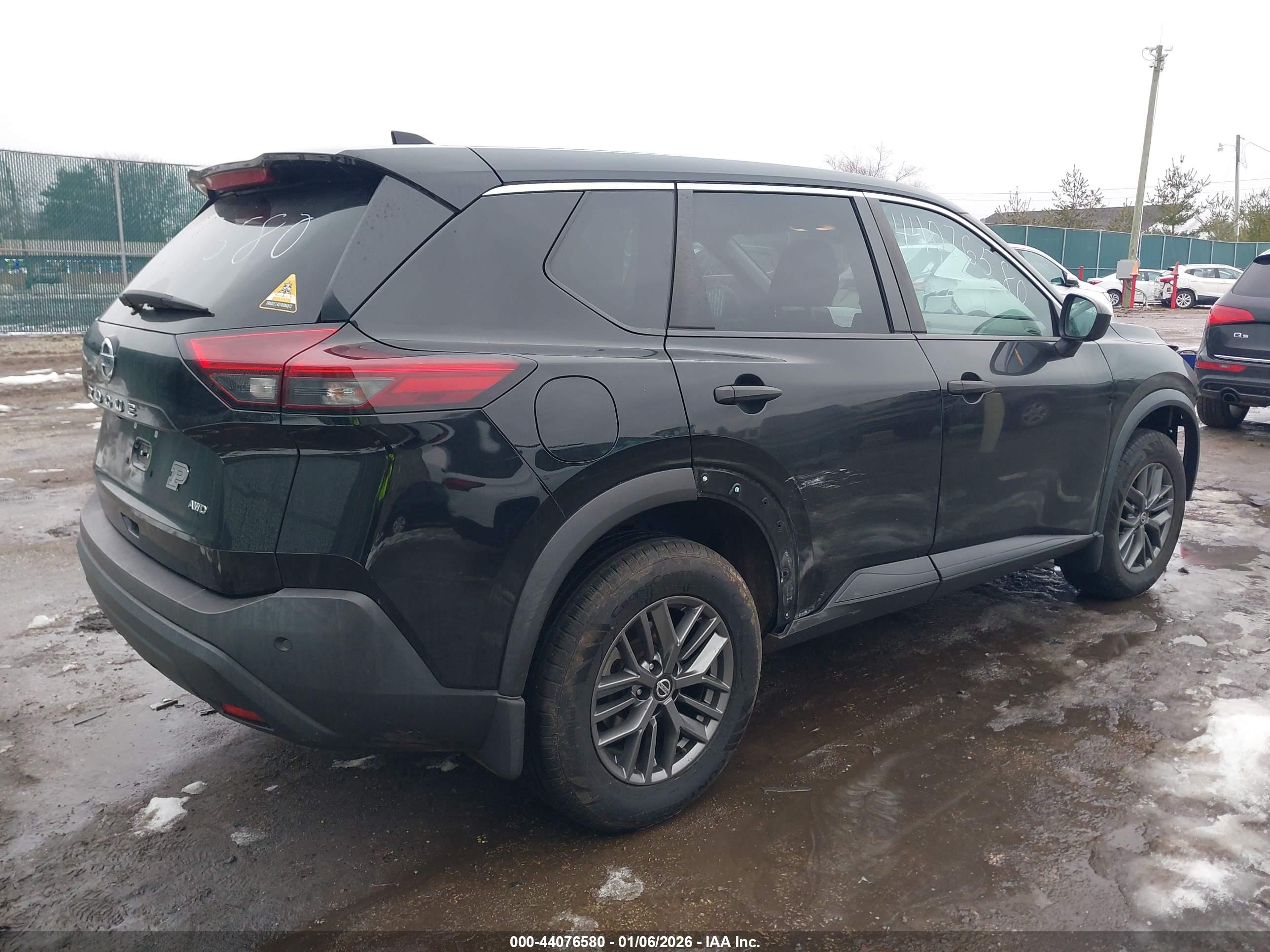 NISSAN ROGUE image 4