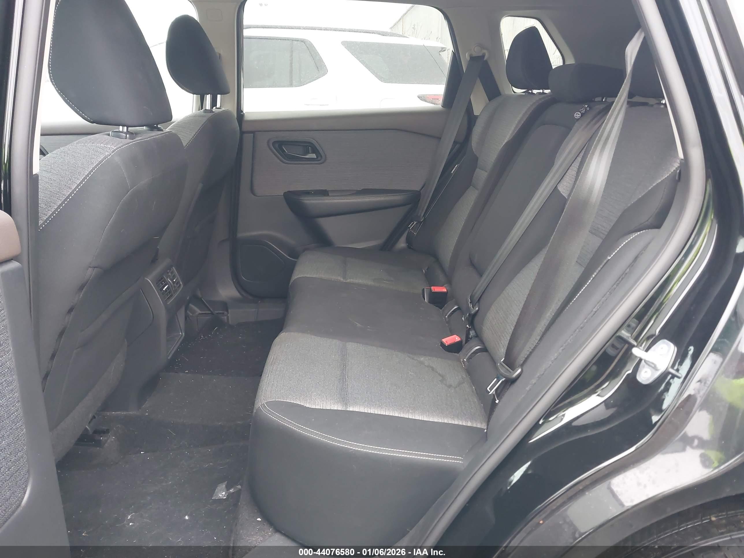 NISSAN ROGUE image 8
