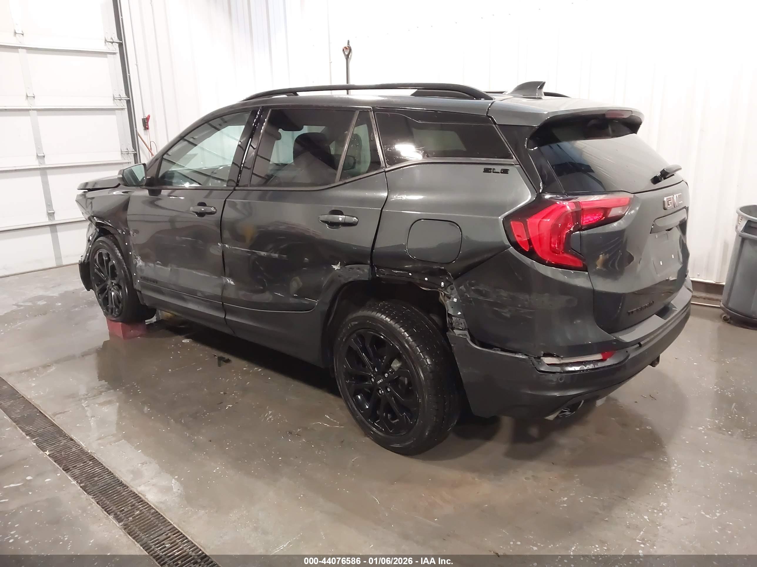 GMC TERRAIN image 3