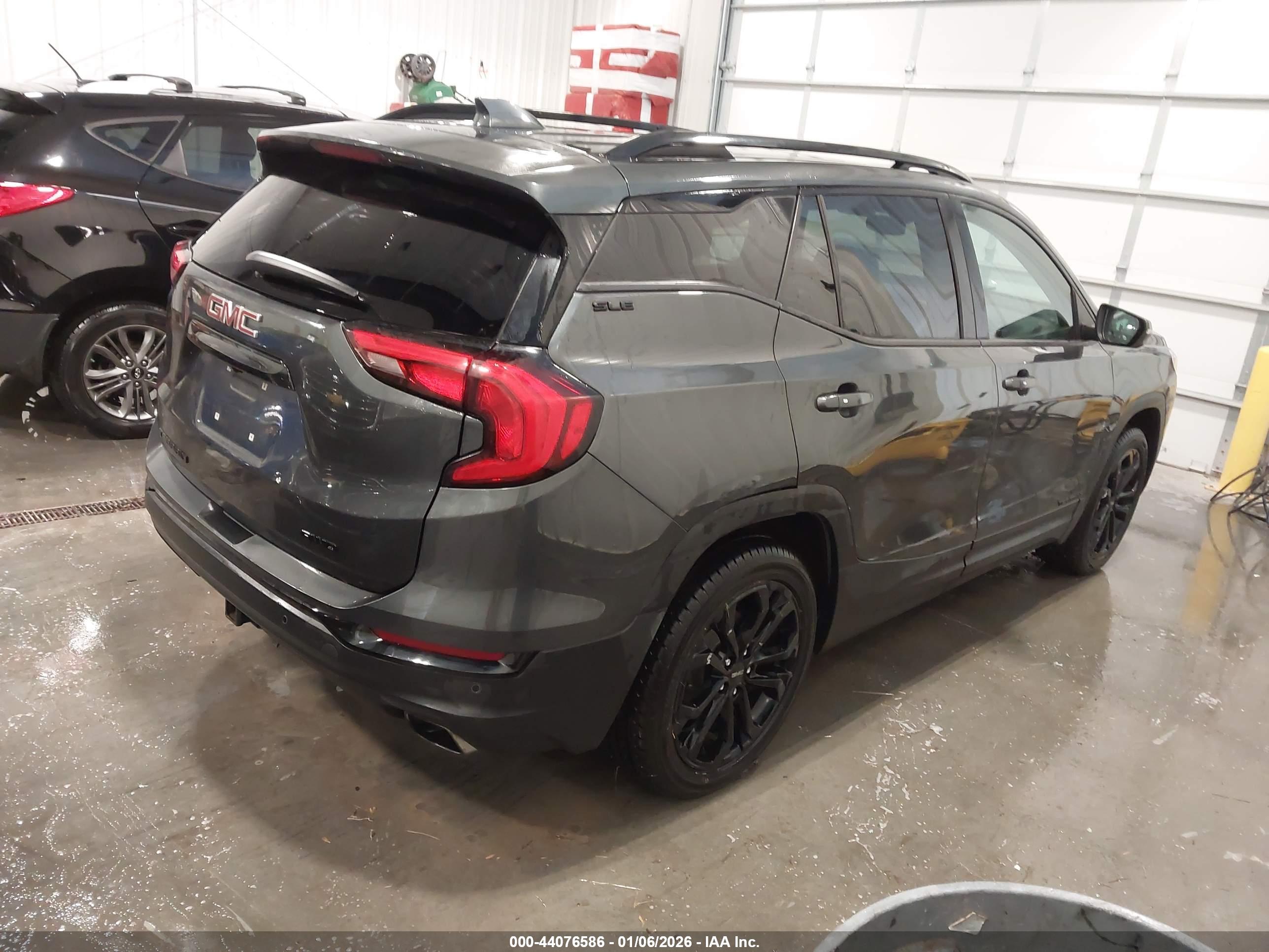 GMC TERRAIN image 4