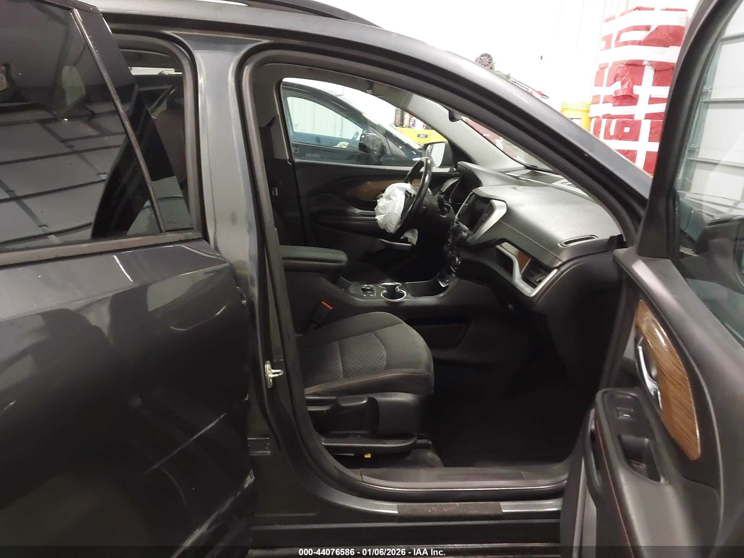 GMC TERRAIN image 5
