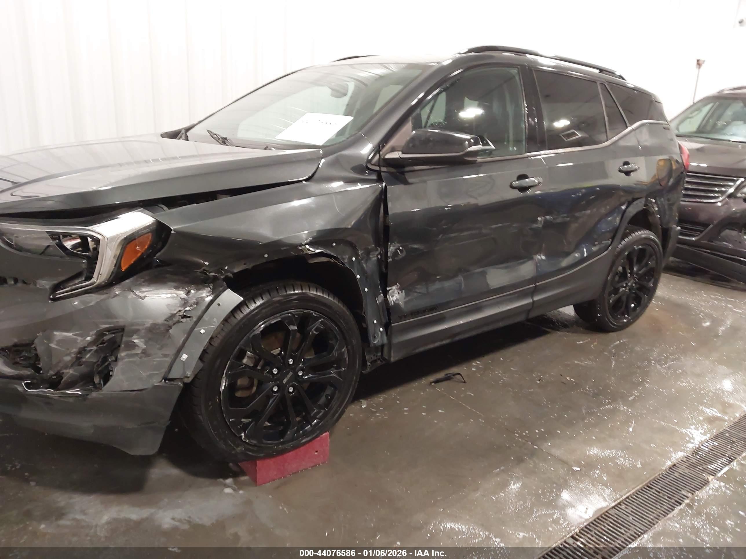 GMC TERRAIN image 6