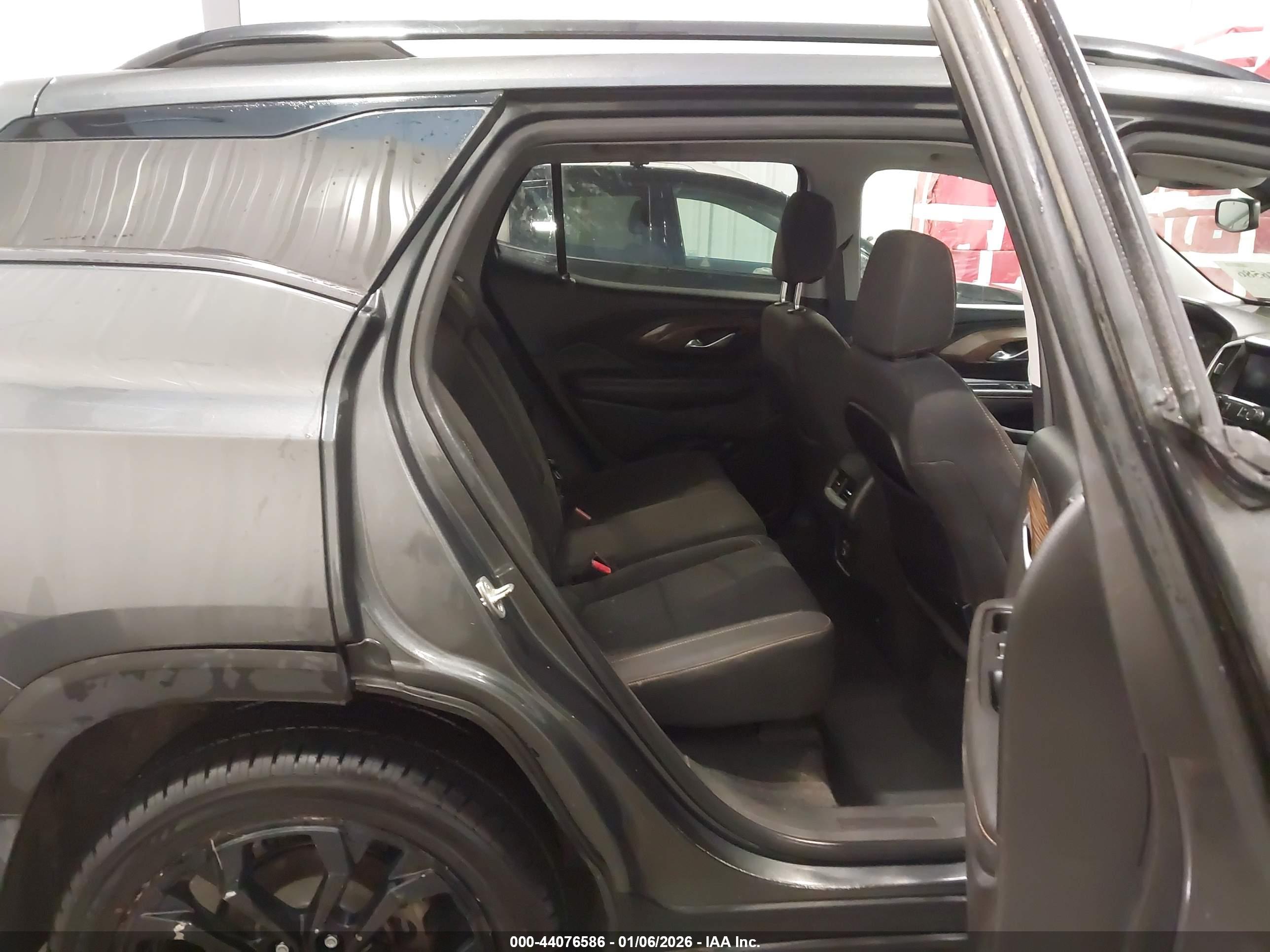 GMC TERRAIN image 8