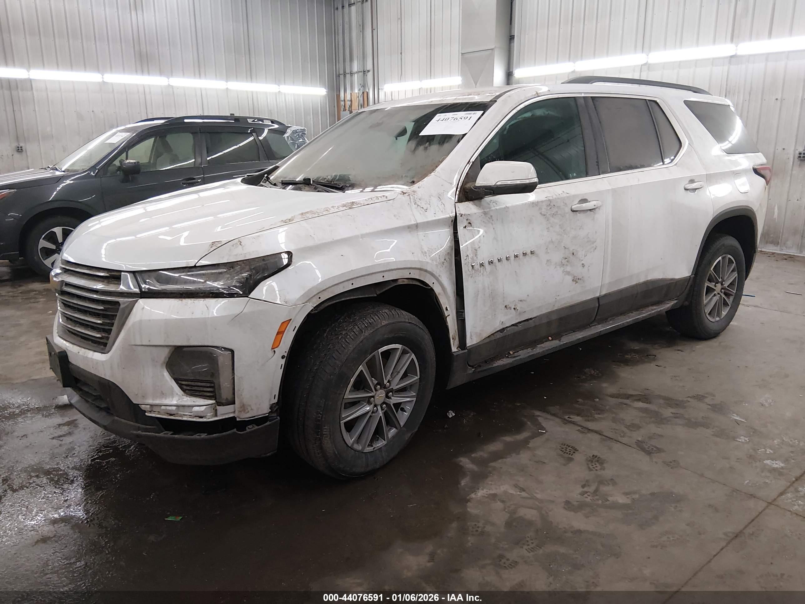 CHEVROLET TRAVERSE image 2