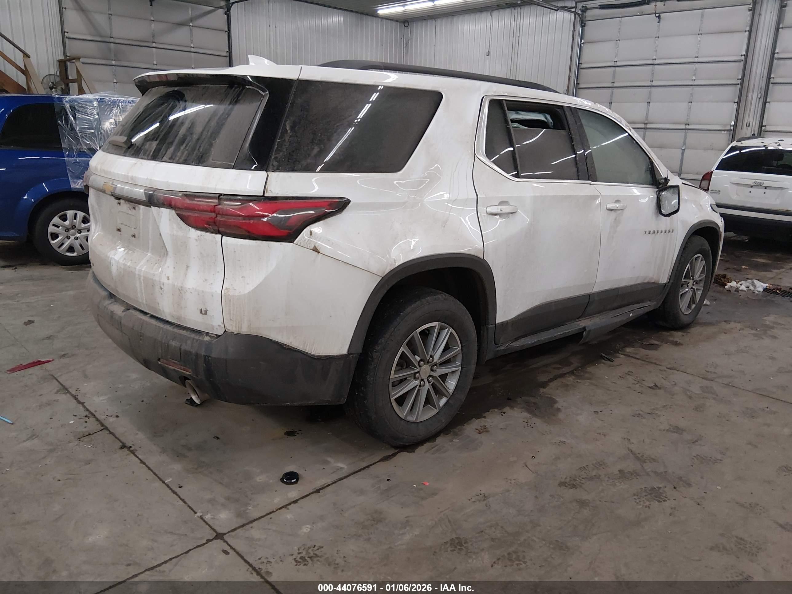CHEVROLET TRAVERSE image 4