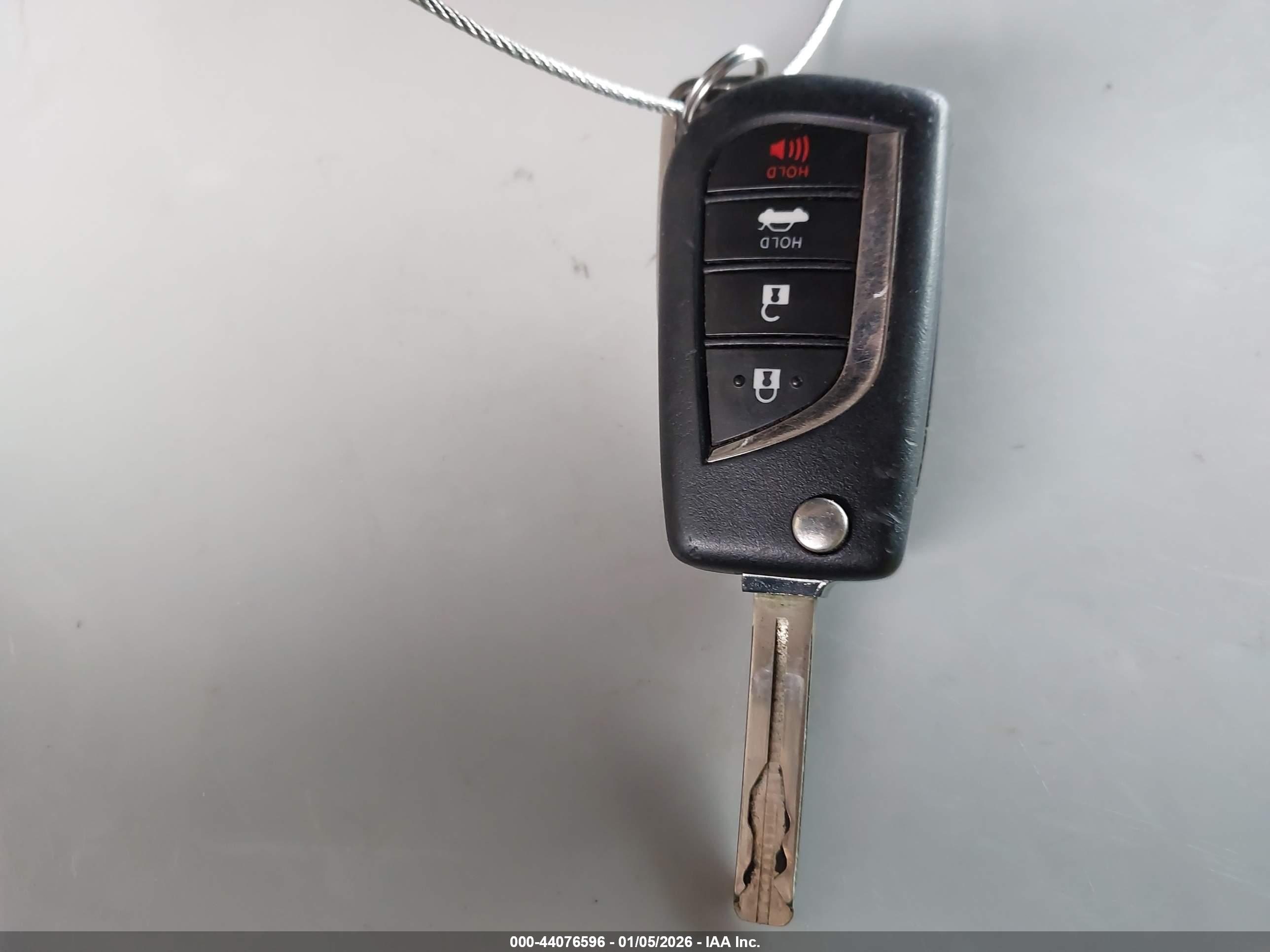 TOYOTA CAMRY image 11