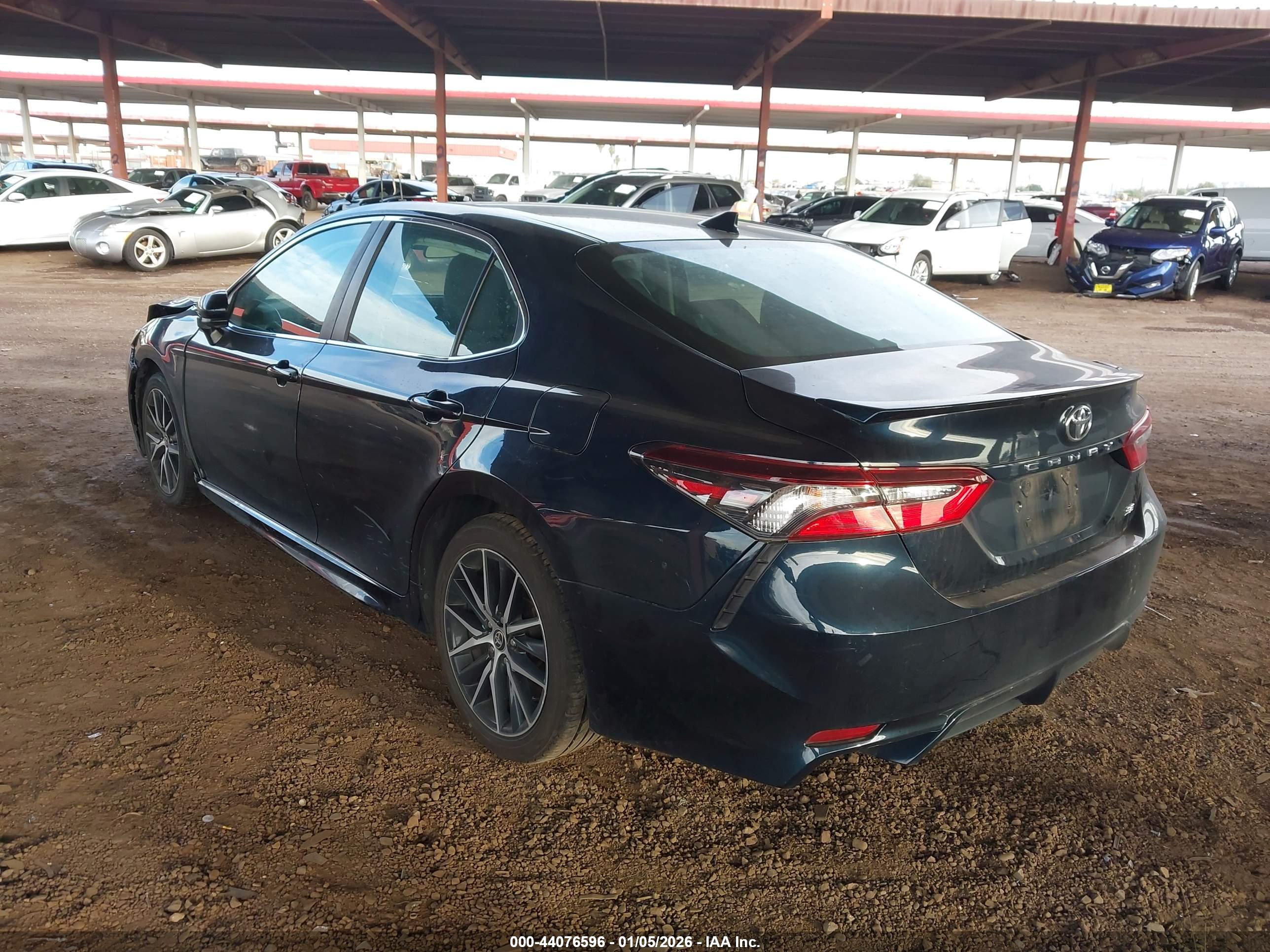 TOYOTA CAMRY image 3