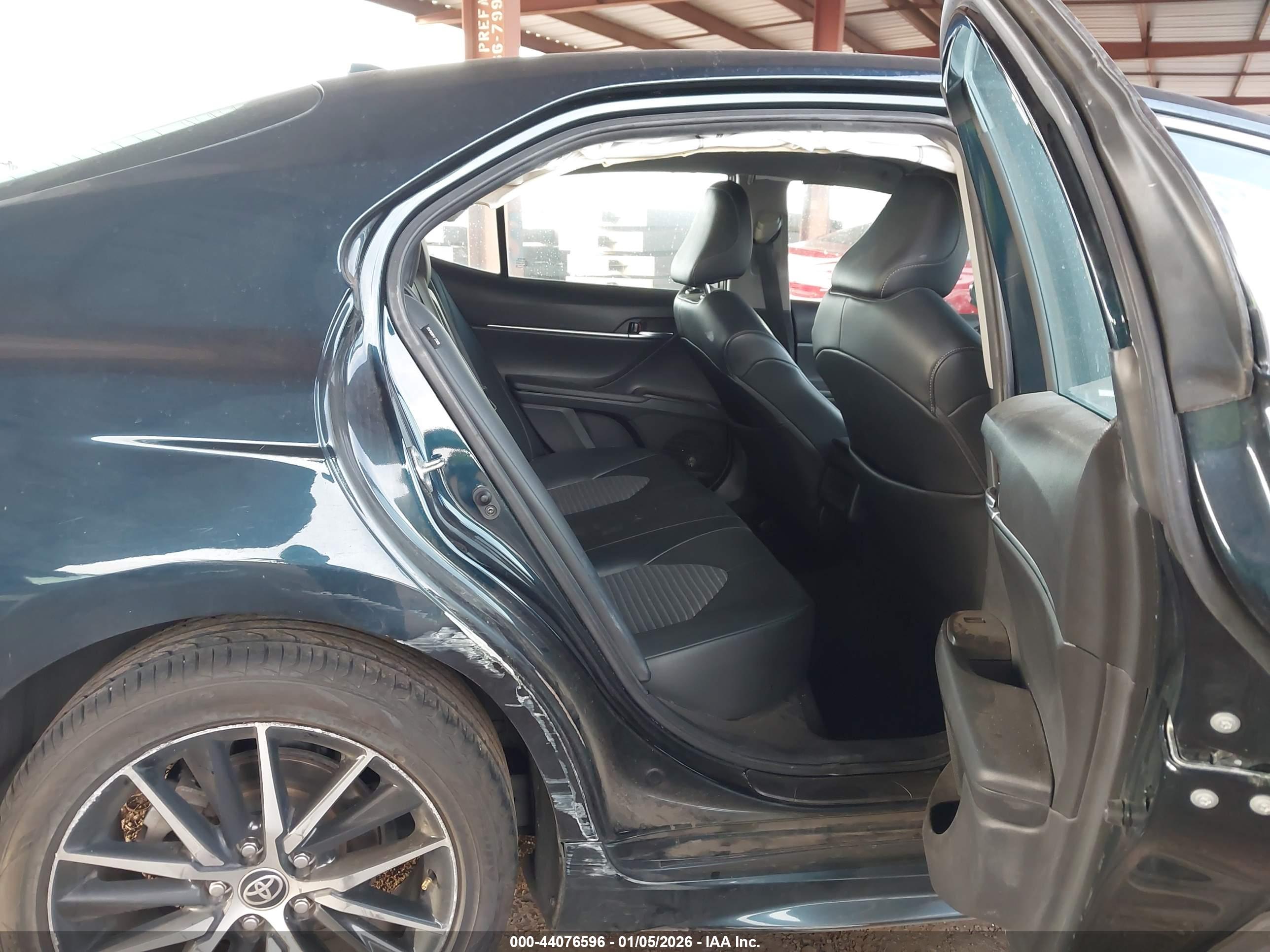 TOYOTA CAMRY image 8