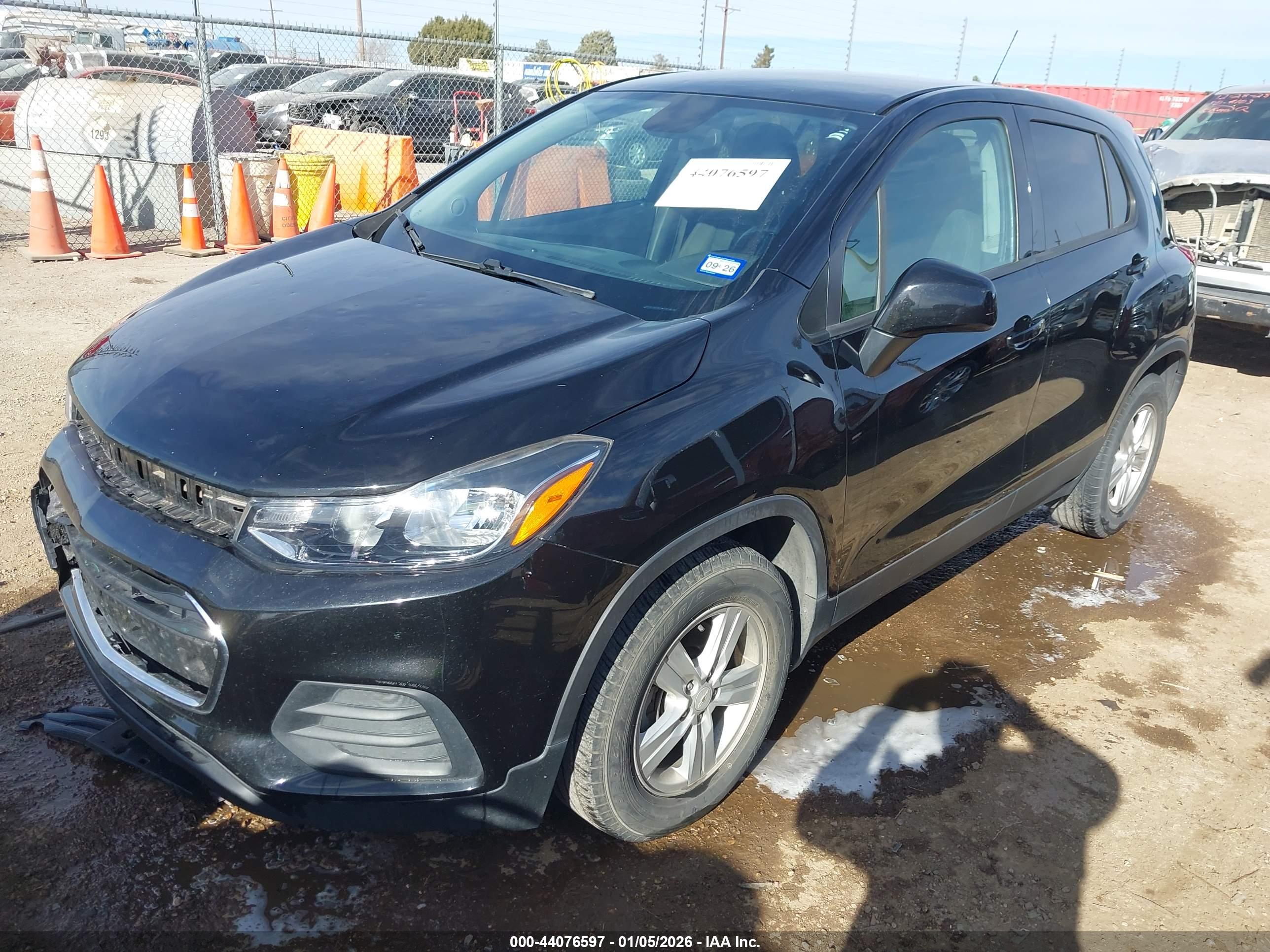 CHEVROLET TRAX image 2