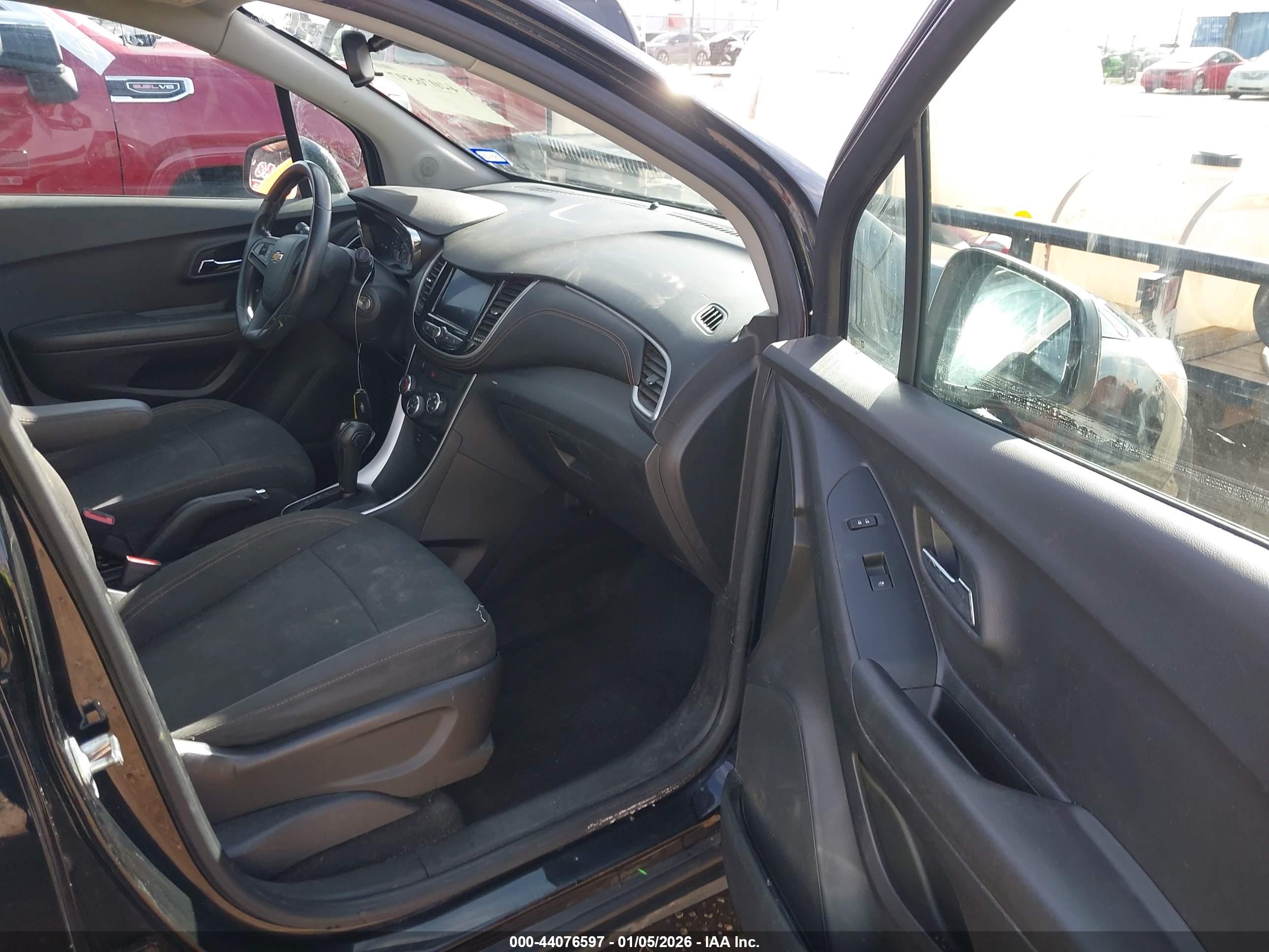 CHEVROLET TRAX image 5