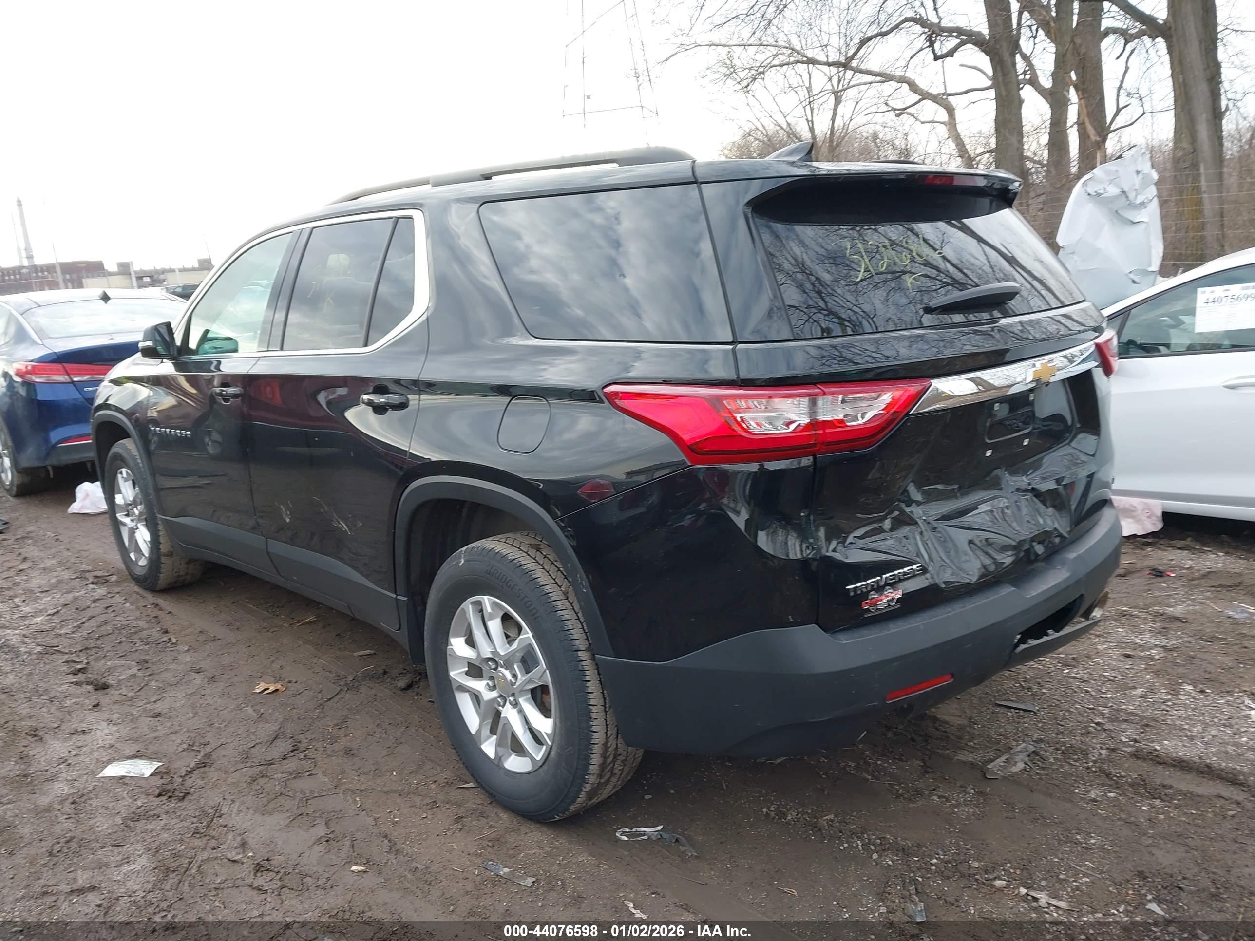 CHEVROLET TRAVERSE image 3