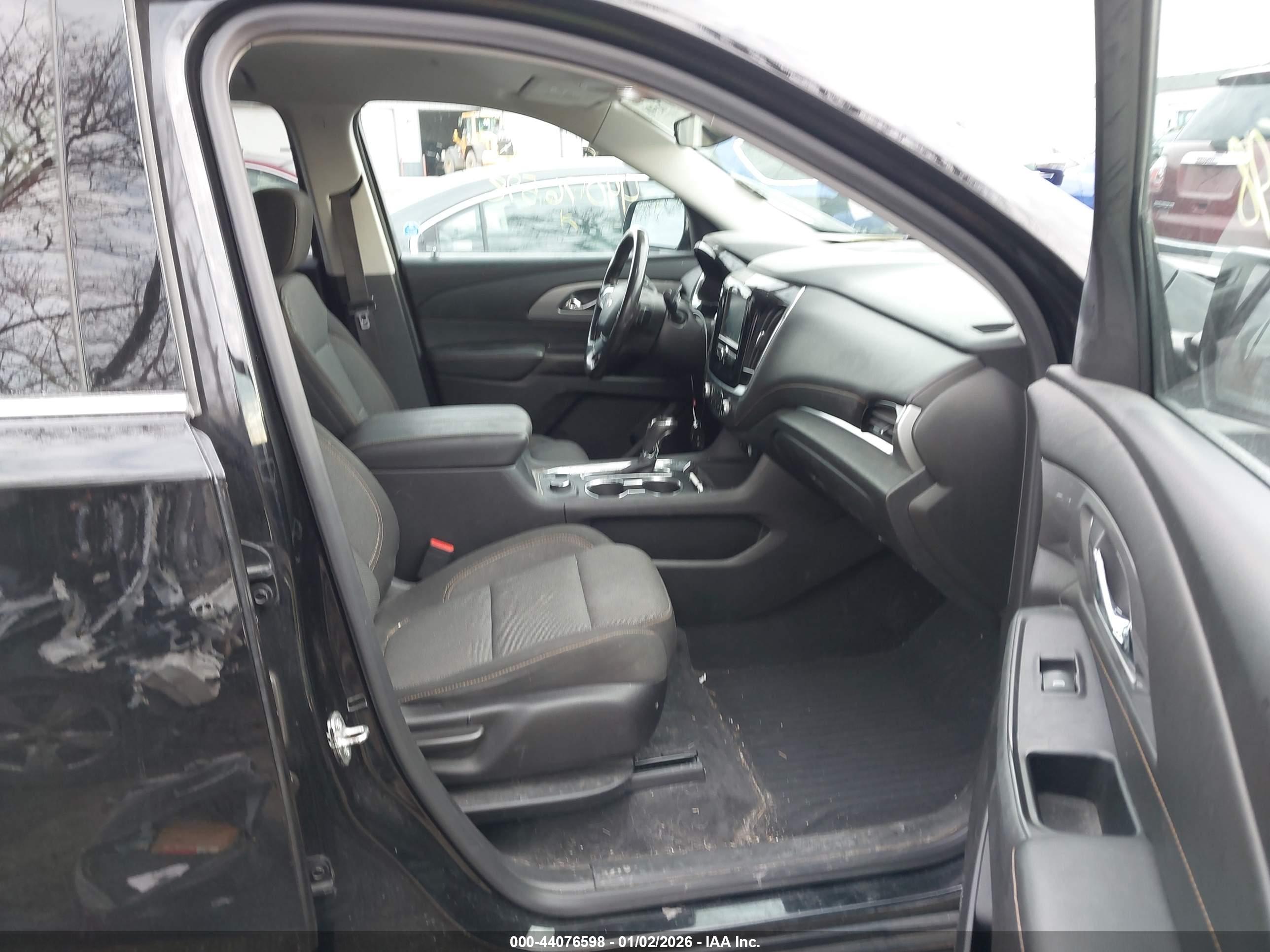 CHEVROLET TRAVERSE image 5
