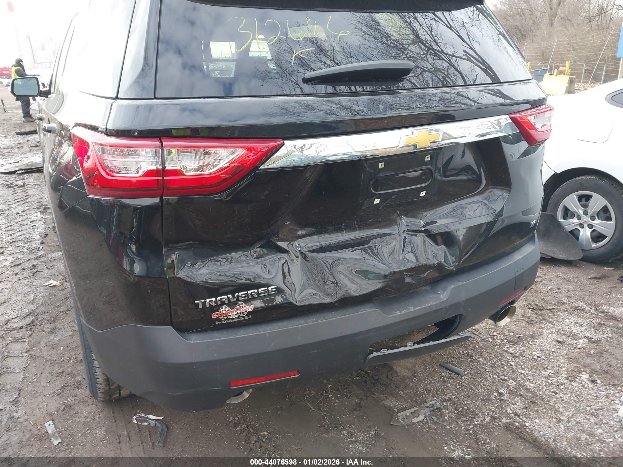 CHEVROLET TRAVERSE image 6