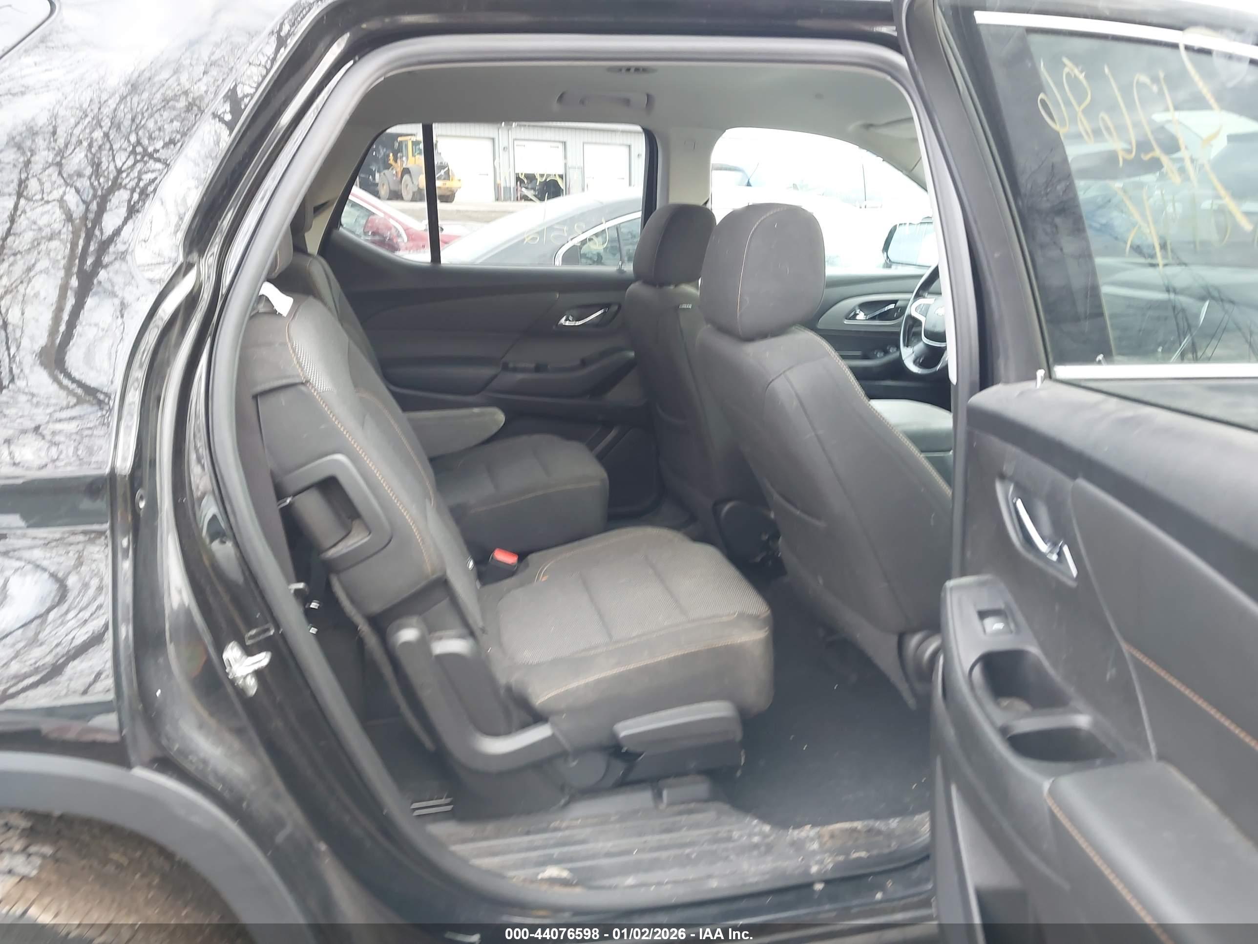 CHEVROLET TRAVERSE image 8