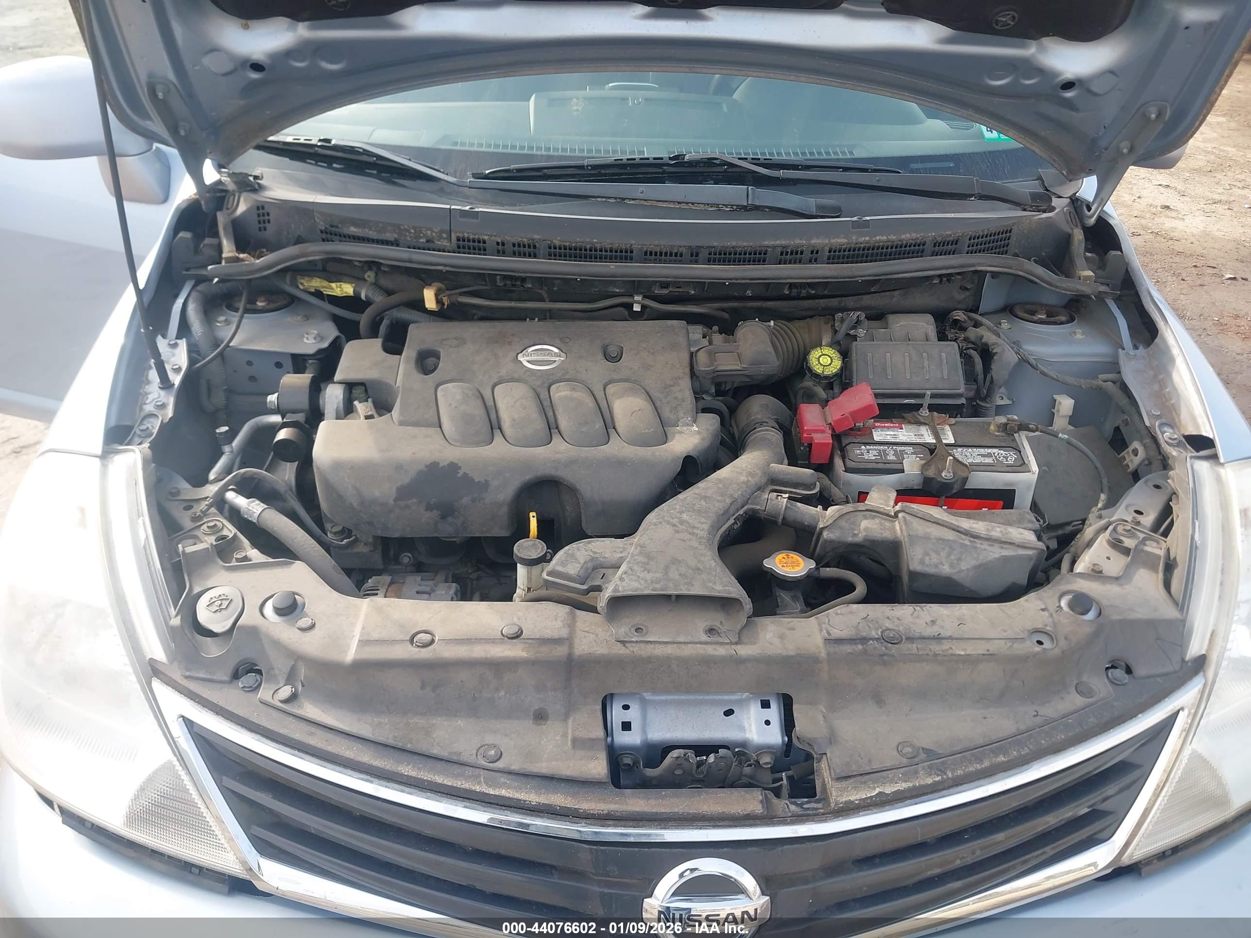NISSAN VERSA image 10