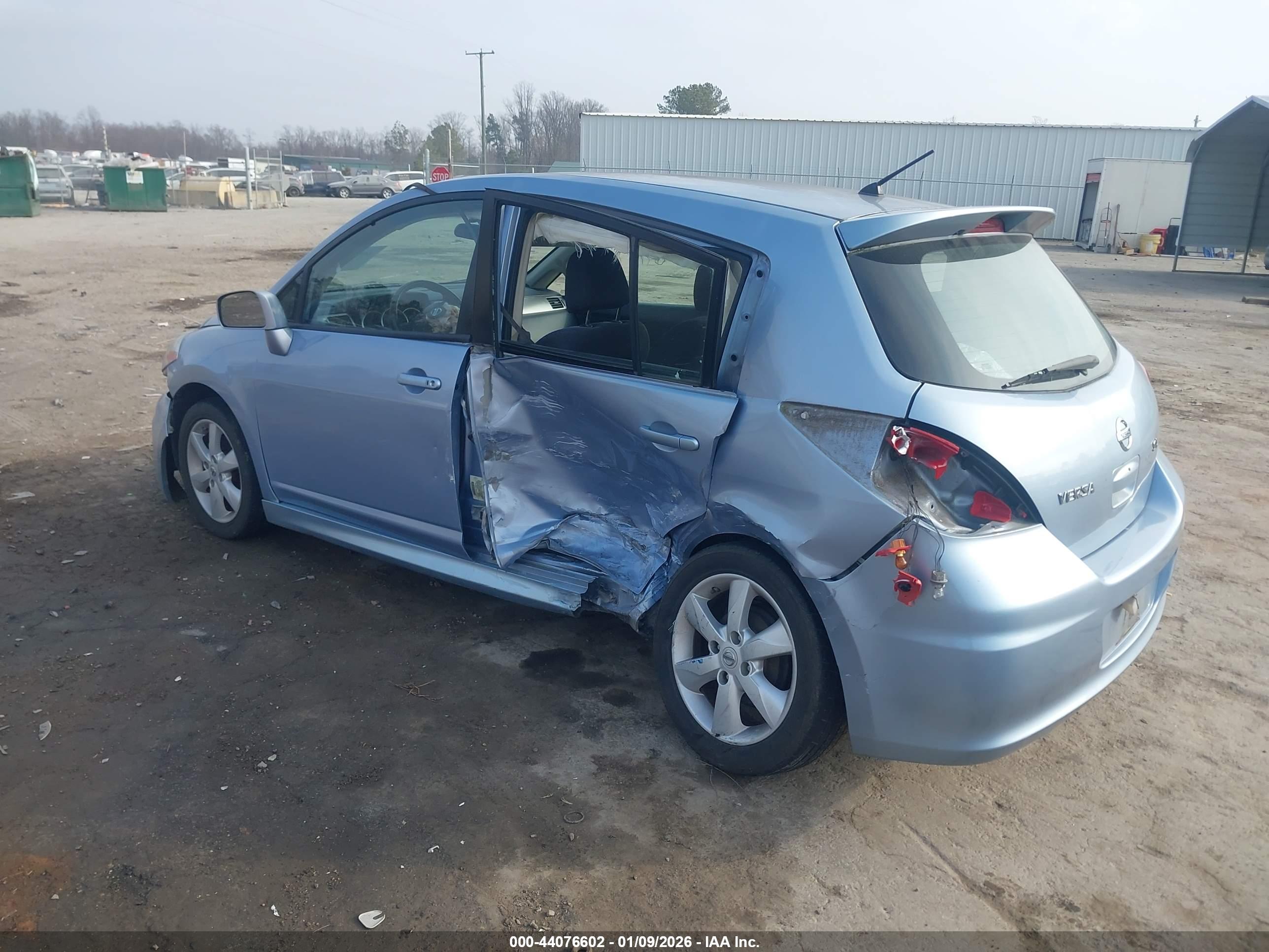 NISSAN VERSA image 3