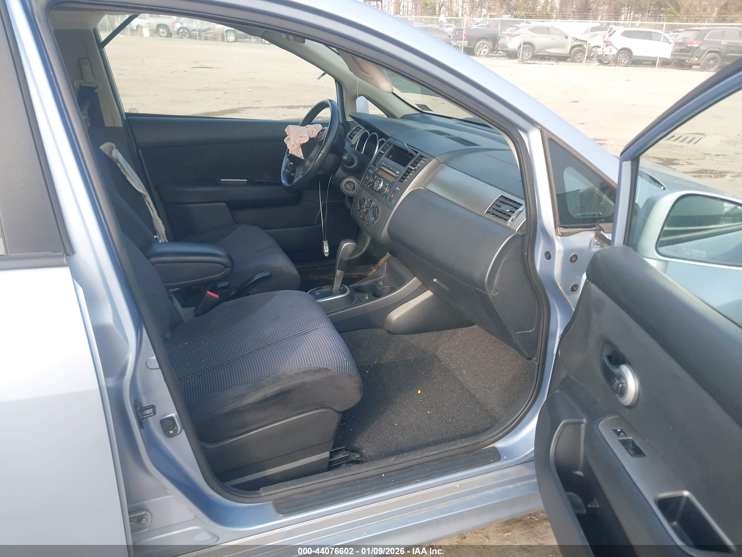 NISSAN VERSA image 5